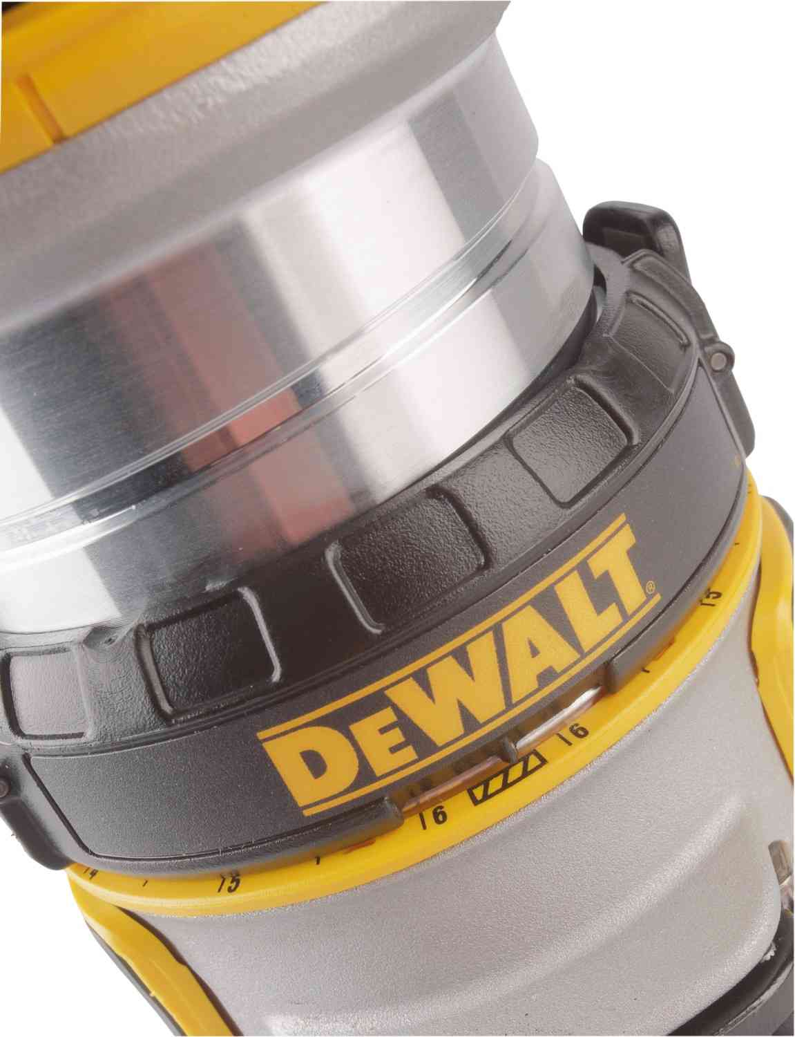 Akku-Kantenfräse DeWalt DCW604NT im Test, Bild 3