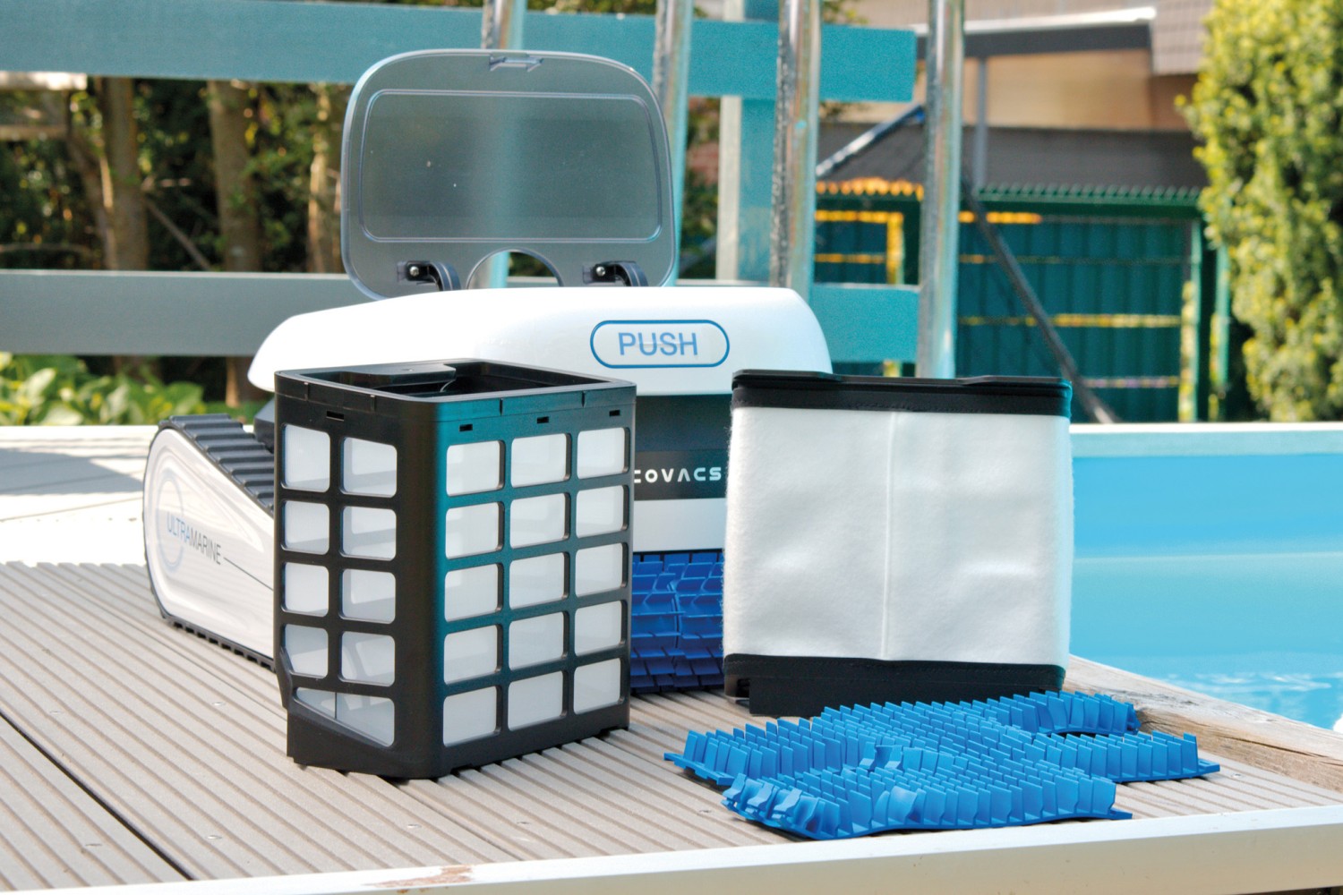 Smarte Poolreinigung zum fairen Preis: Ecovacs Ultramarine P1 Akku-Poolroboter, Bild 2 Pool Roboter Ecovacs Ultramarine P1 Akku-Poolroboter im Test, Bild 2