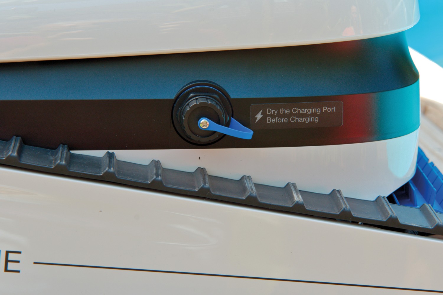 Smarte Poolreinigung zum fairen Preis: Ecovacs Ultramarine P1 Akku-Poolroboter, Bild 7 Pool Roboter Ecovacs Ultramarine P1 Akku-Poolroboter im Test, Bild 7