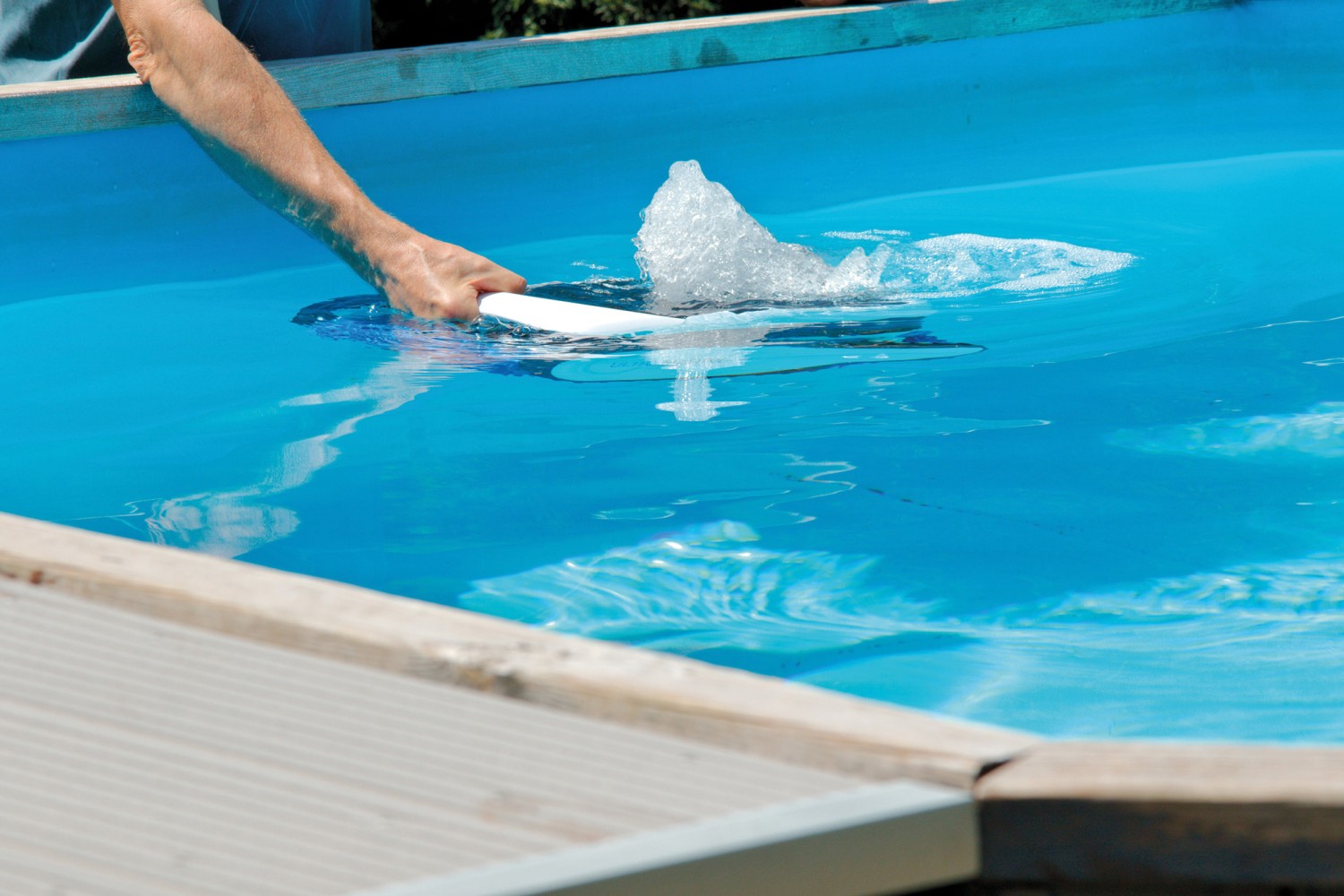 Smarte Poolreinigung zum fairen Preis: Ecovacs Ultramarine P1 Akku-Poolroboter, Bild 9 Pool Roboter Ecovacs Ultramarine P1 Akku-Poolroboter im Test, Bild 9