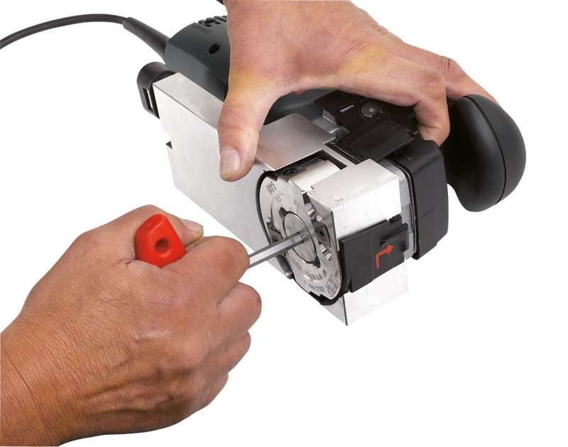 Oberflächenbearbeitung der anderen Art: Metabo Lackfräse LF 724 S, Bild 3 Elektro-Fräsen Metabo Lackfräse LF 724 S im Test, Bild 3