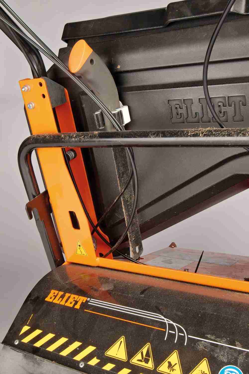 Gewerbliche Werkzeuge Eliet Nachsaatmaschine DZC 600 im Test, Bild 7