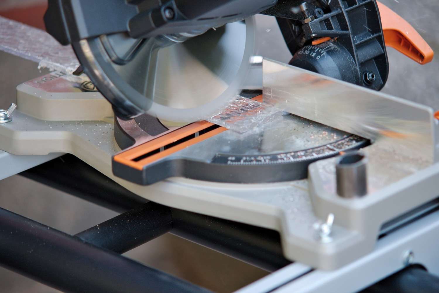 Prima Einstand: Evolution Tools R185 CMSLi, Bild 2 Kapp- und Gehrungssägen Akku Evolution Tools R185 CMSLi im Test, Bild 2