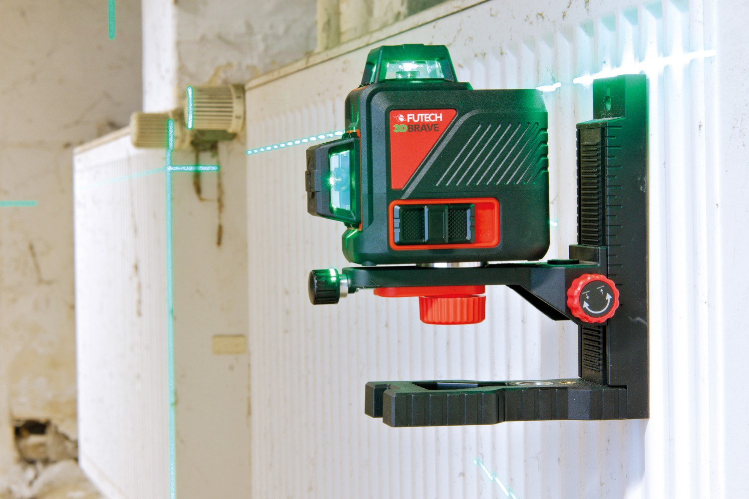 Gerade Linie, klare Sache: Futech Kreuzlinienlaser 3D Brave Grün Set, Bild 3 Multi Messgeräte Futech Kreuzlinienlaser 3D Brave Grün Set im Test, Bild 3