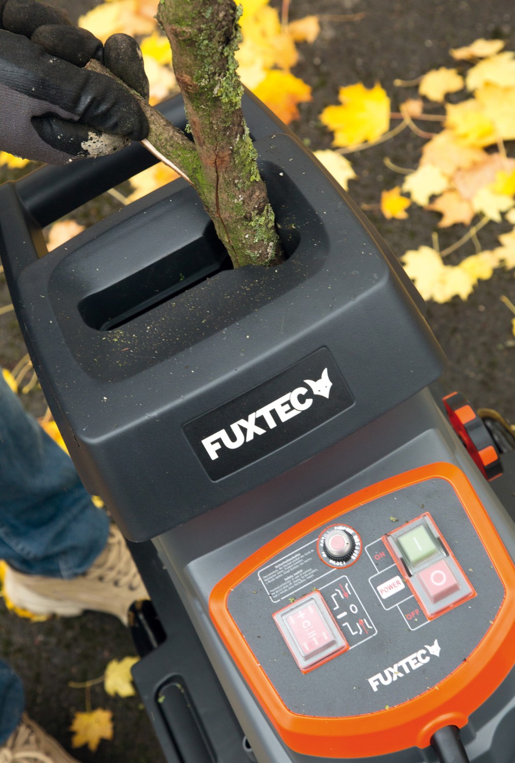 Astwerk schnell zerkleinert: FUXTEC FX-EGH2800B, Bild 2 Garten-Häcksler FUXTEC FX-EGH2800B im Test, Bild 2