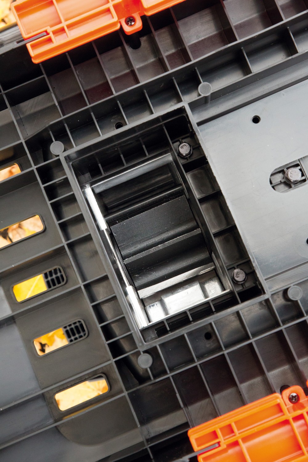 Astwerk schnell zerkleinert: FUXTEC FX-EGH2800B, Bild 3 Garten-Häcksler FUXTEC FX-EGH2800B im Test, Bild 3