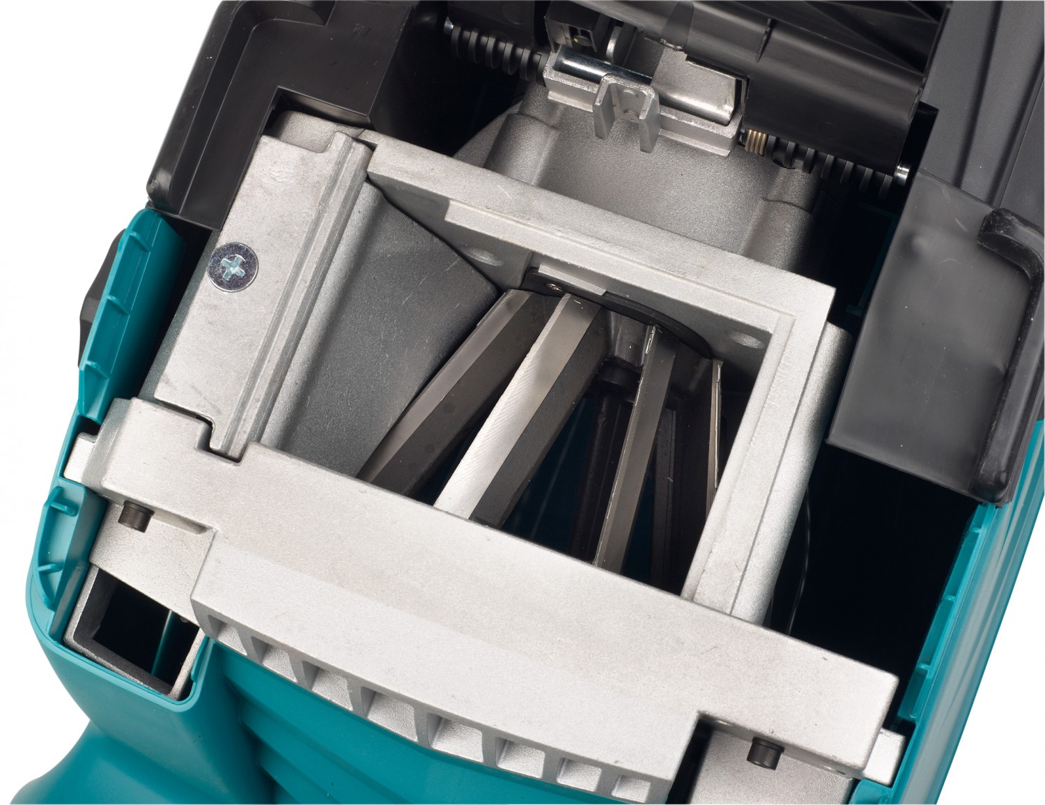 Grünschnitt für den Kompost zerkleinert: Bosch AXT 25 TC, Bild 2 Garten-Häcksler Bosch AXT 25 TC im Test, Bild 2