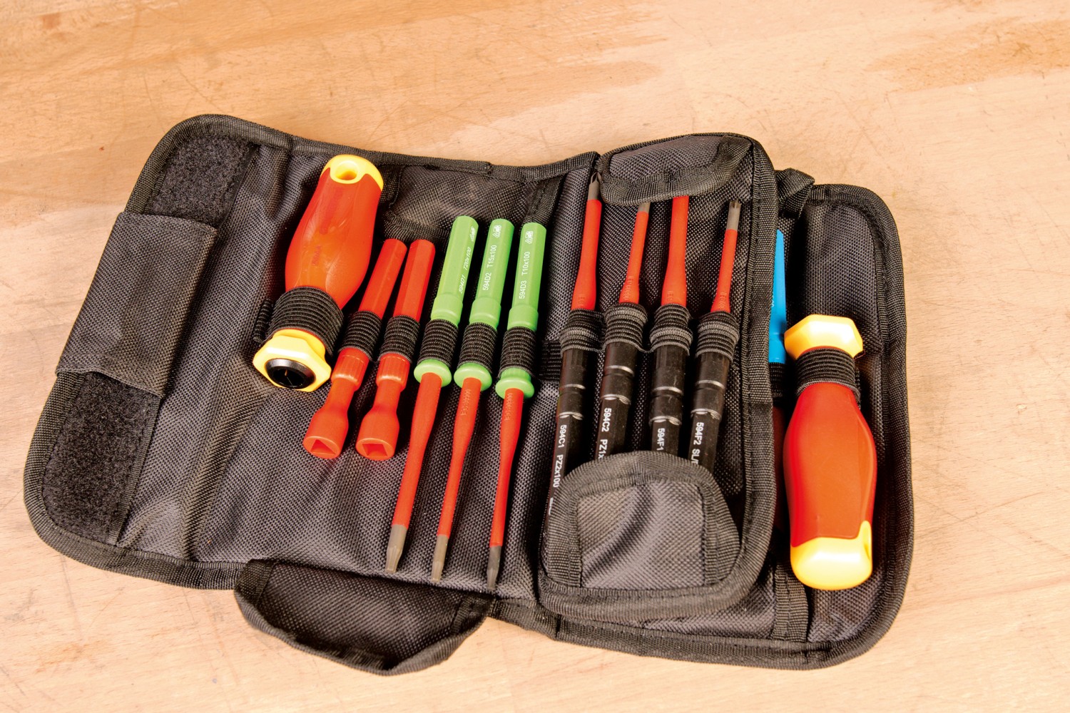 Schraubendreher Gedore Red VDE-Wechselklingensatz 20-teilig im Test, Bild 1