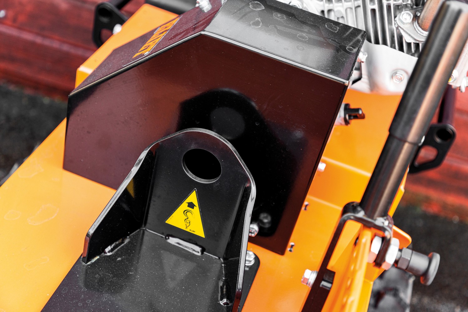 Unter der Grasnarbe: Eliet TurfAway 600, Bild 2 Gewerbliche Werkzeuge Eliet TurfAway 600 im Test, Bild 2