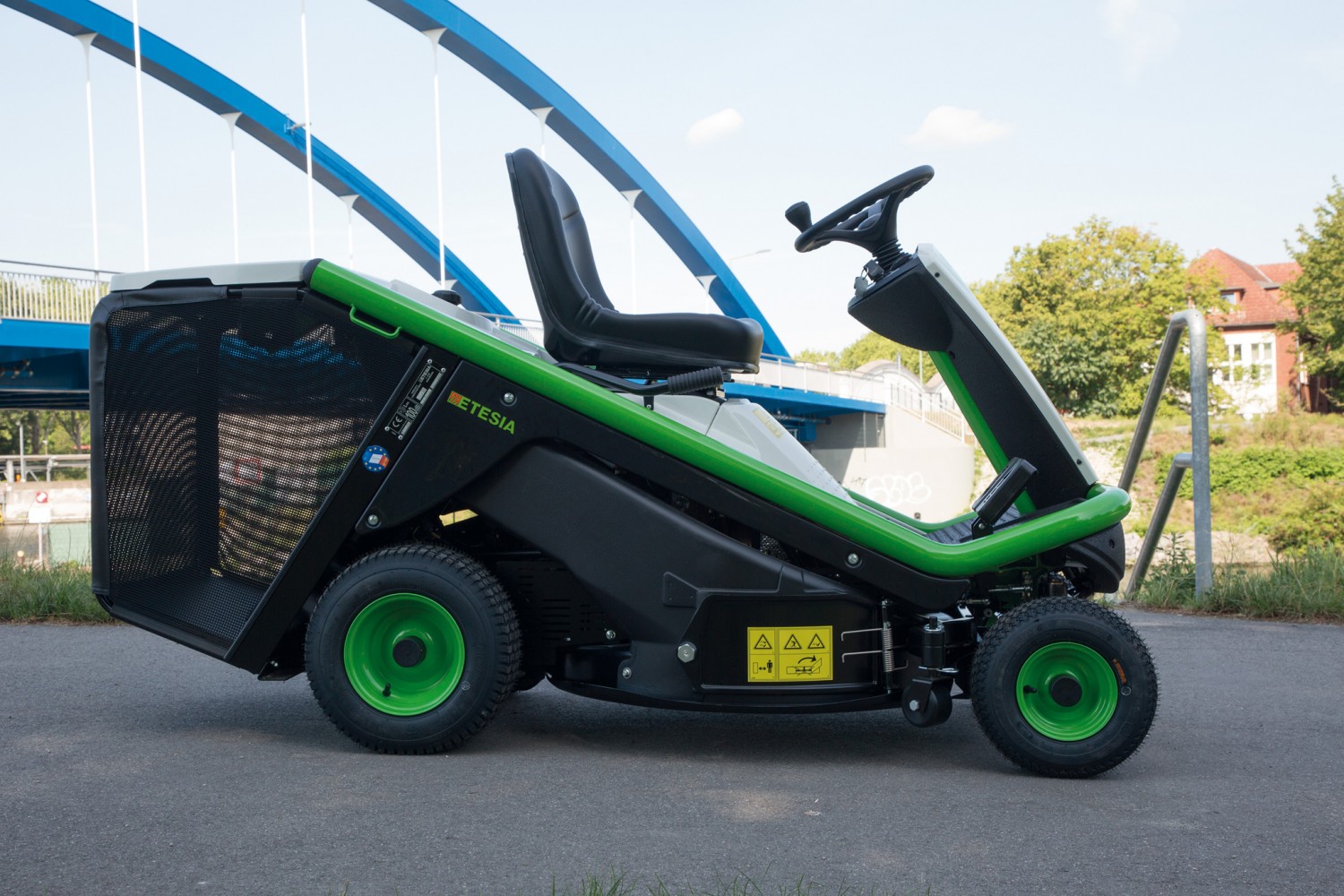 Aufsitzmäher Hydro 80 MKHP 5 von Etesia: Etesia Hydro 80 / MKHP5, Bild 2 Gewerbliche Werkzeuge Etesia Hydro 80 / MKHP5 im Test, Bild 2