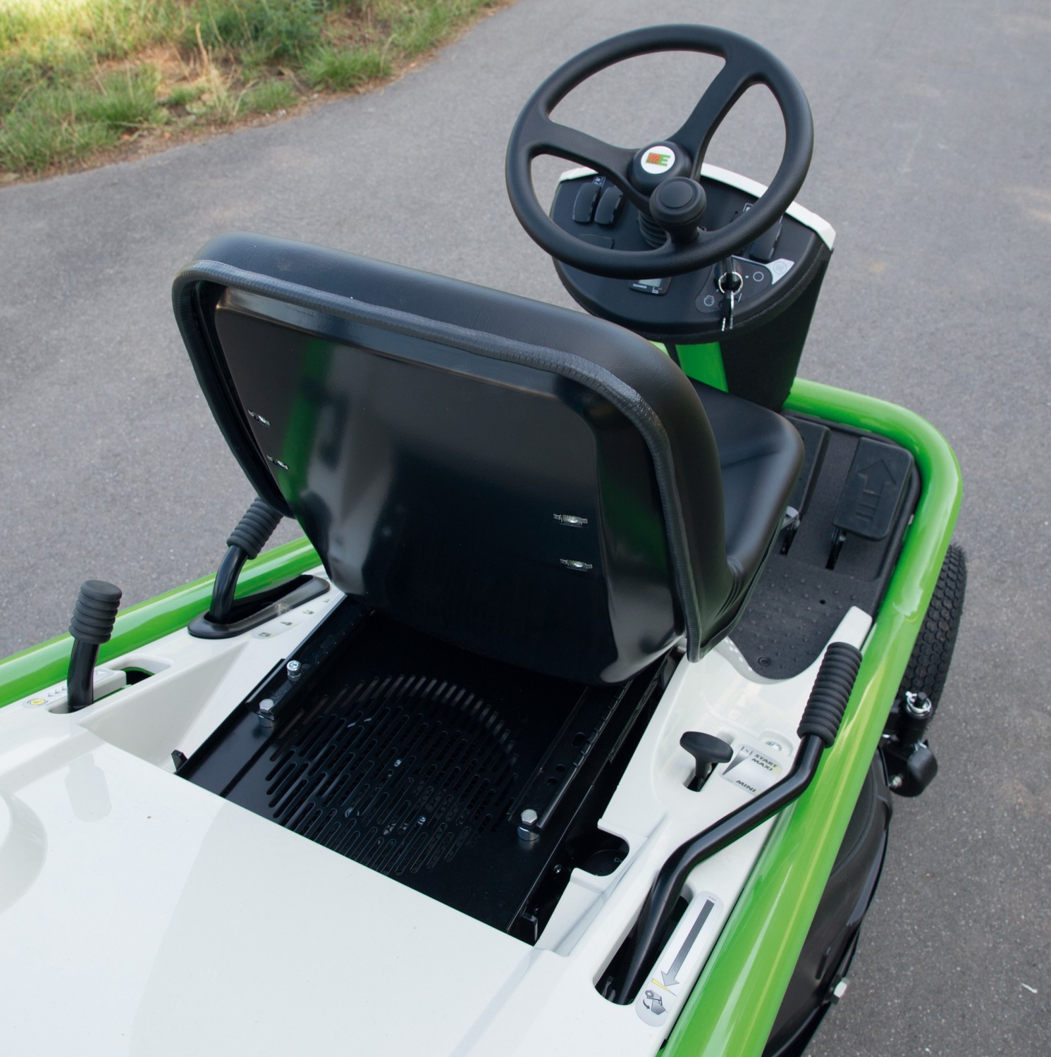 Aufsitzmäher Hydro 80 MKHP 5 von Etesia: Etesia Hydro 80 / MKHP5, Bild 3 Gewerbliche Werkzeuge Etesia Hydro 80 / MKHP5 im Test, Bild 3