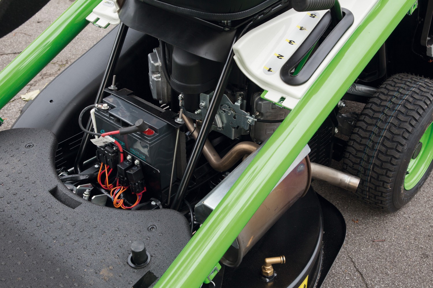 Aufsitzmäher Hydro 80 MKHP 5 von Etesia: Etesia Hydro 80 / MKHP5, Bild 4 Gewerbliche Werkzeuge Etesia Hydro 80 / MKHP5 im Test, Bild 4