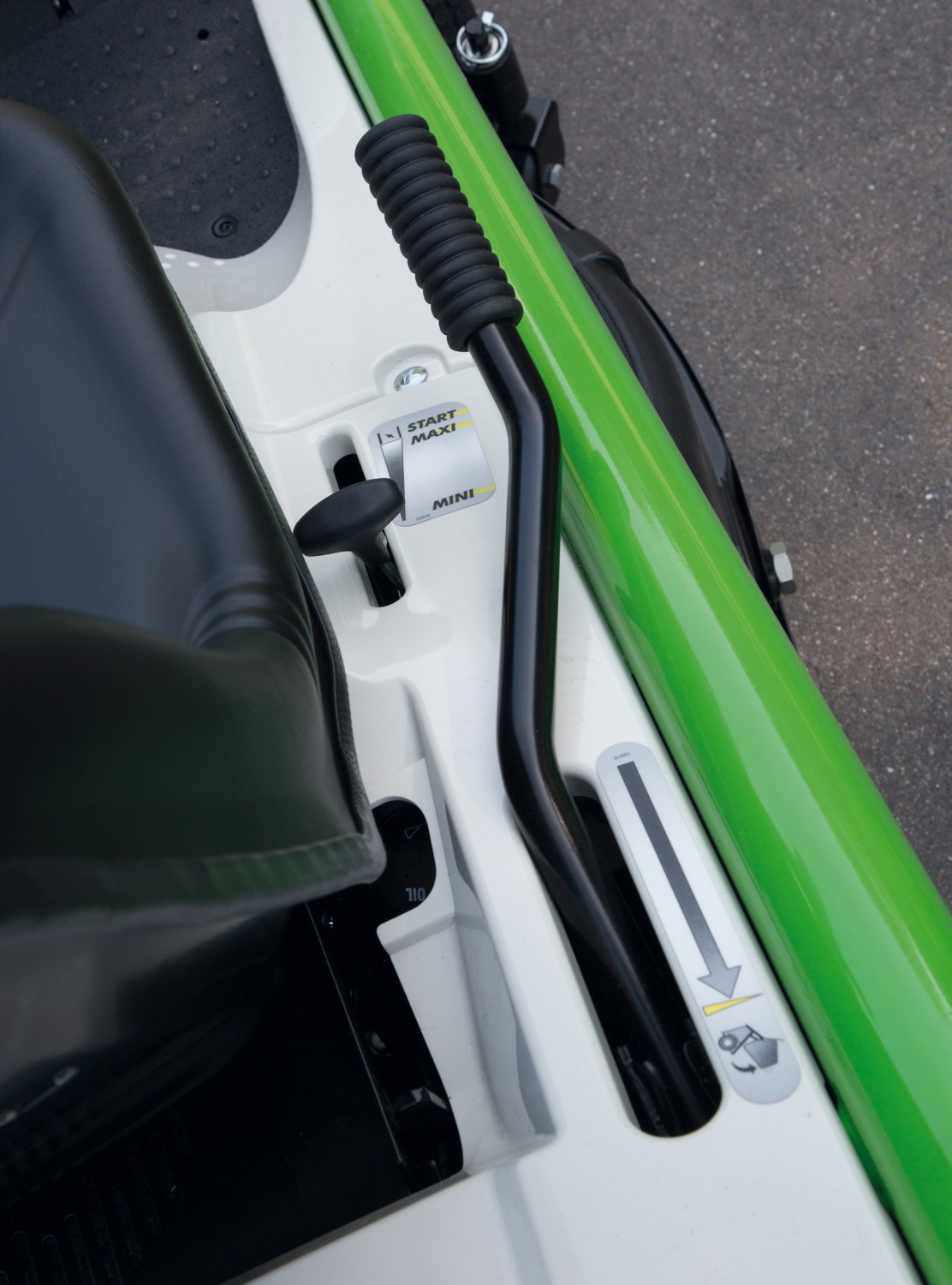 Aufsitzmäher Hydro 80 MKHP 5 von Etesia: Etesia Hydro 80 / MKHP5, Bild 10 Gewerbliche Werkzeuge Etesia Hydro 80 / MKHP5 im Test, Bild 10