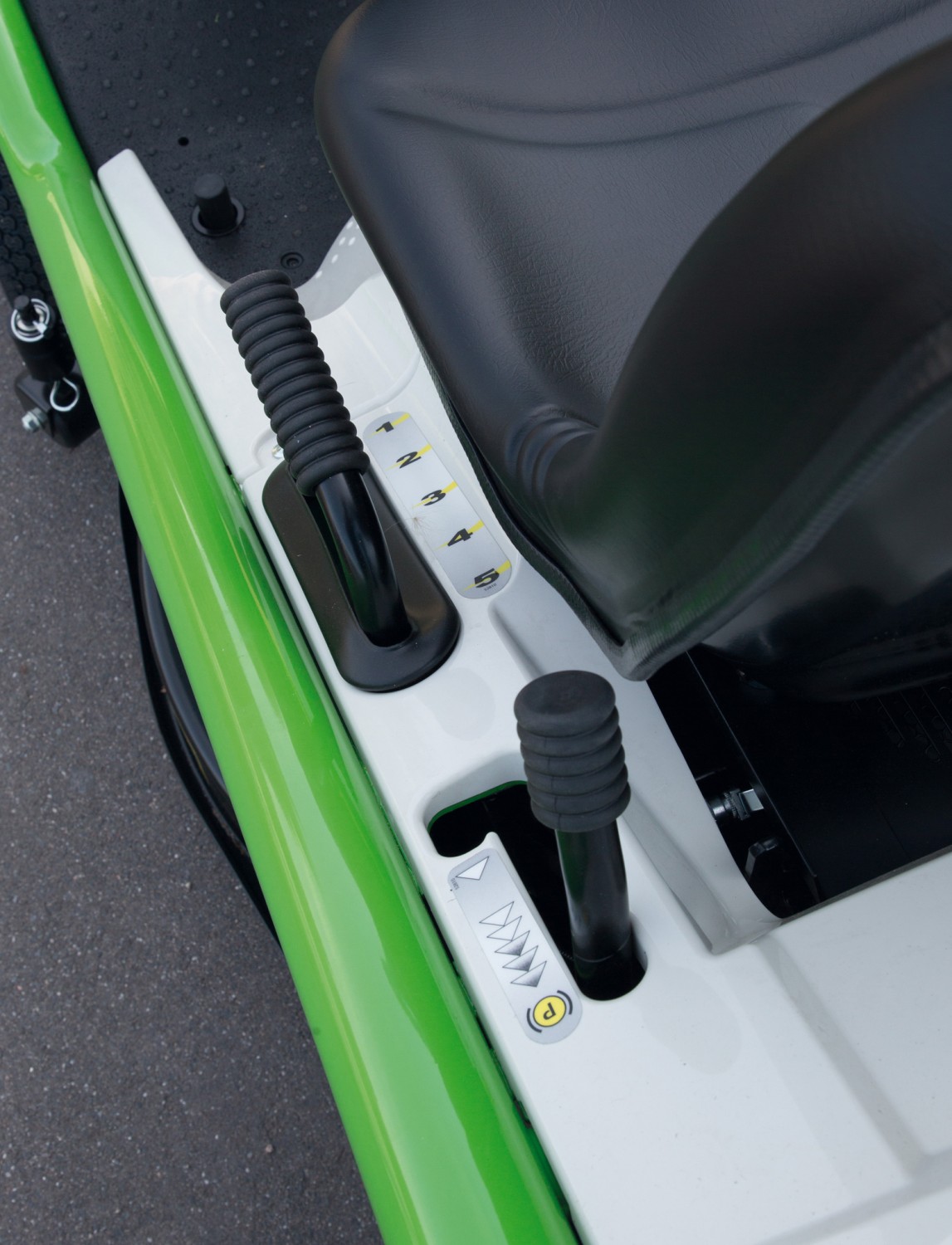 Aufsitzmäher Hydro 80 MKHP 5 von Etesia: Etesia Hydro 80 / MKHP5, Bild 11 Gewerbliche Werkzeuge Etesia Hydro 80 / MKHP5 im Test, Bild 11