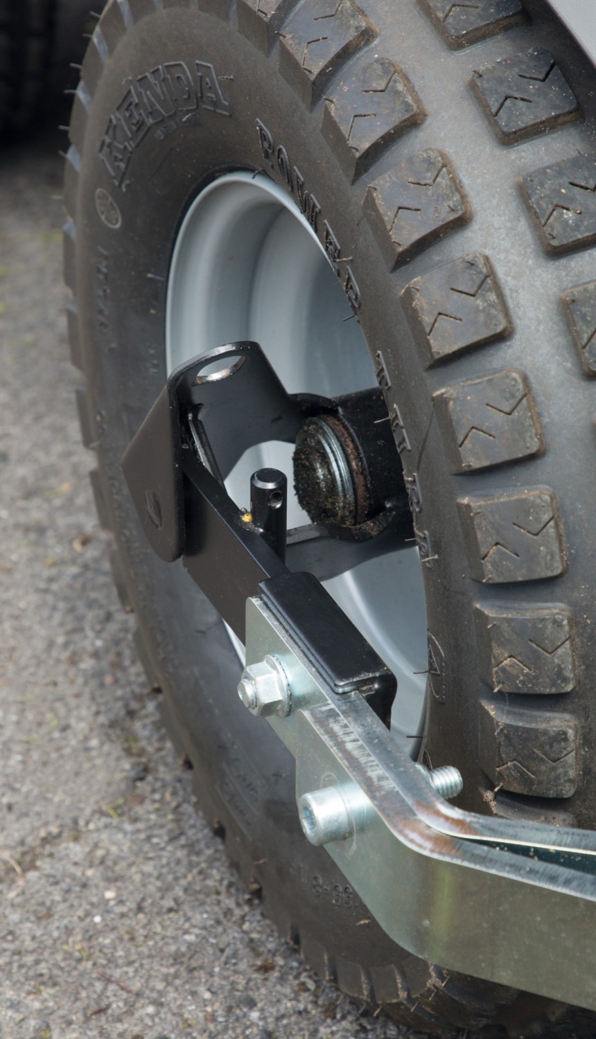 Greenbuster Rider S für Stiga Park Modelle mit Front-Mähwerk: Kwern Greenbuster Rider S, Bild 7 Gewerbliche Werkzeuge Kwern Greenbuster Rider S im Test, Bild 7