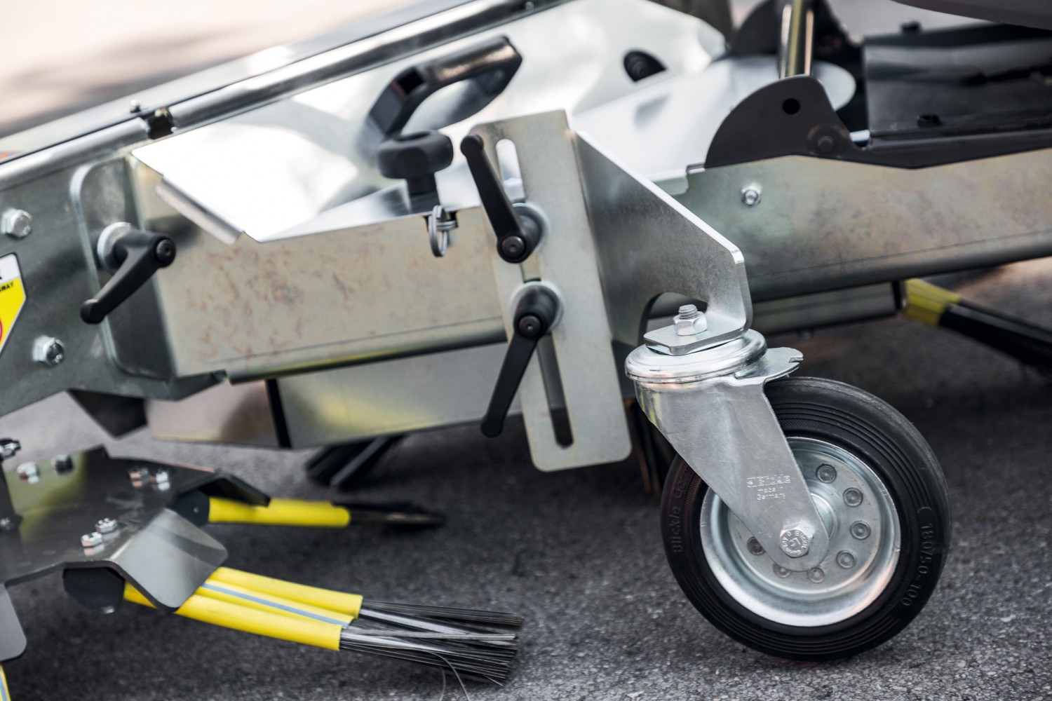 Greenbuster Rider S für Stiga Park Modelle mit Front-Mähwerk: Kwern Greenbuster Rider S, Bild 13 Gewerbliche Werkzeuge Kwern Greenbuster Rider S im Test, Bild 13