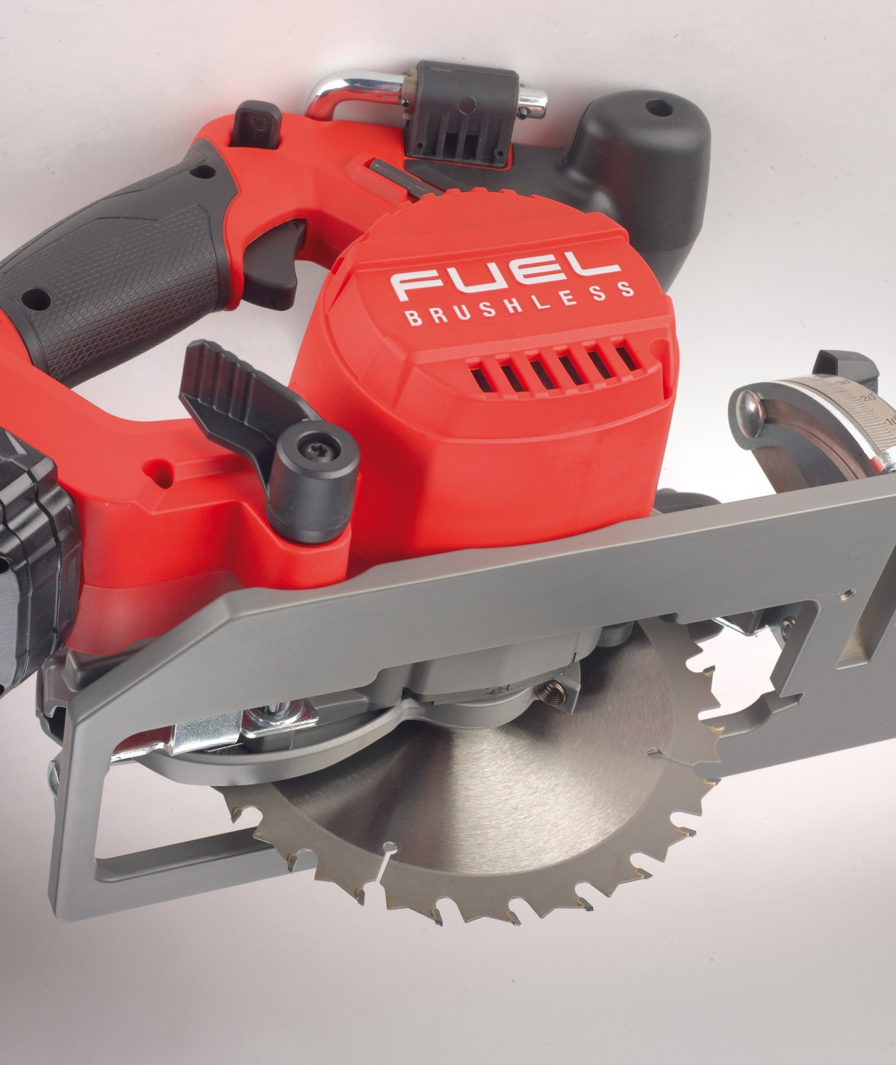 Akku-Handkreissäge mit Power: Milwaukee M18CCS55, Bild 4 Gewerbliche Werkzeuge Milwaukee M18CCS55 im Test, Bild 4
