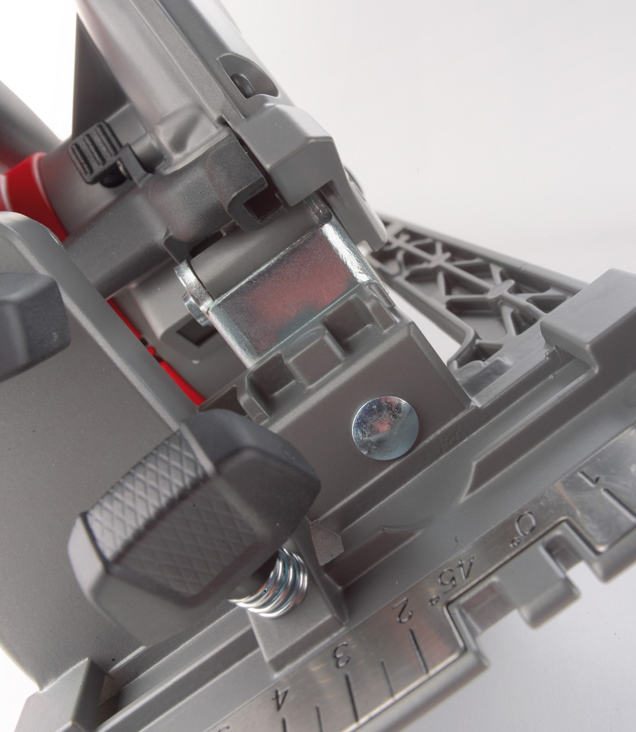 Akku-Handkreissäge mit Power: Milwaukee M18CCS55, Bild 5 Gewerbliche Werkzeuge Milwaukee M18CCS55 im Test, Bild 5