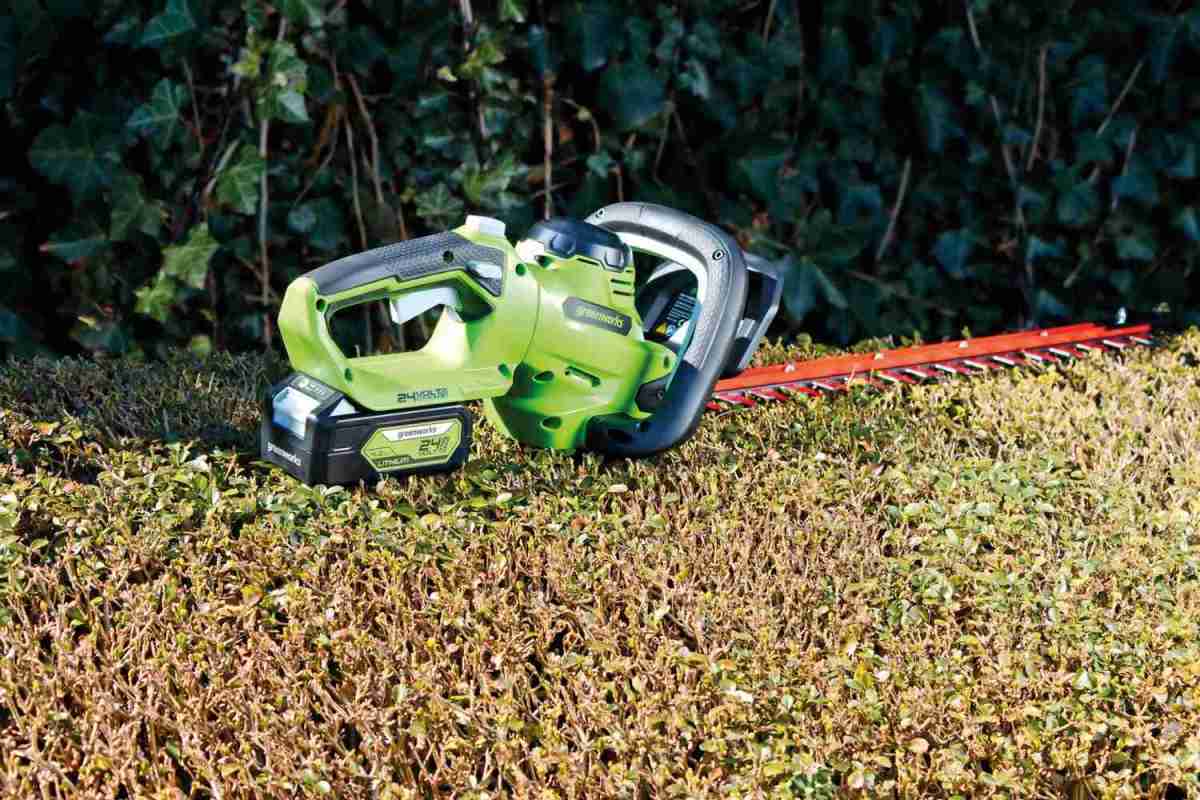 Frei an der Hecke: Greenworks Akku-Heckenschere G24HT56II, Bild 3 Heckenscheren Greenworks Akku-Heckenschere G24HT56II im Test, Bild 3