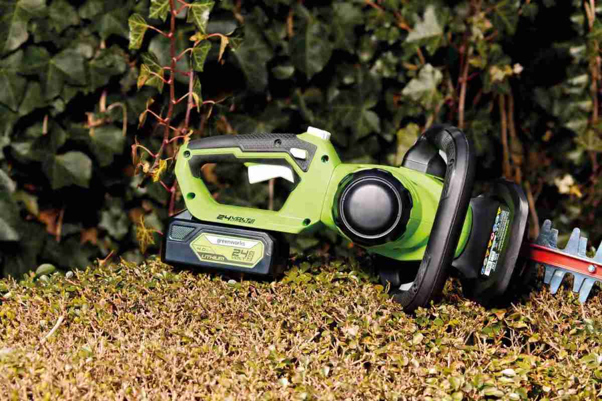 Frei an der Hecke: Greenworks Akku-Heckenschere G24HT56II, Bild 4 Heckenscheren Greenworks Akku-Heckenschere G24HT56II im Test, Bild 4