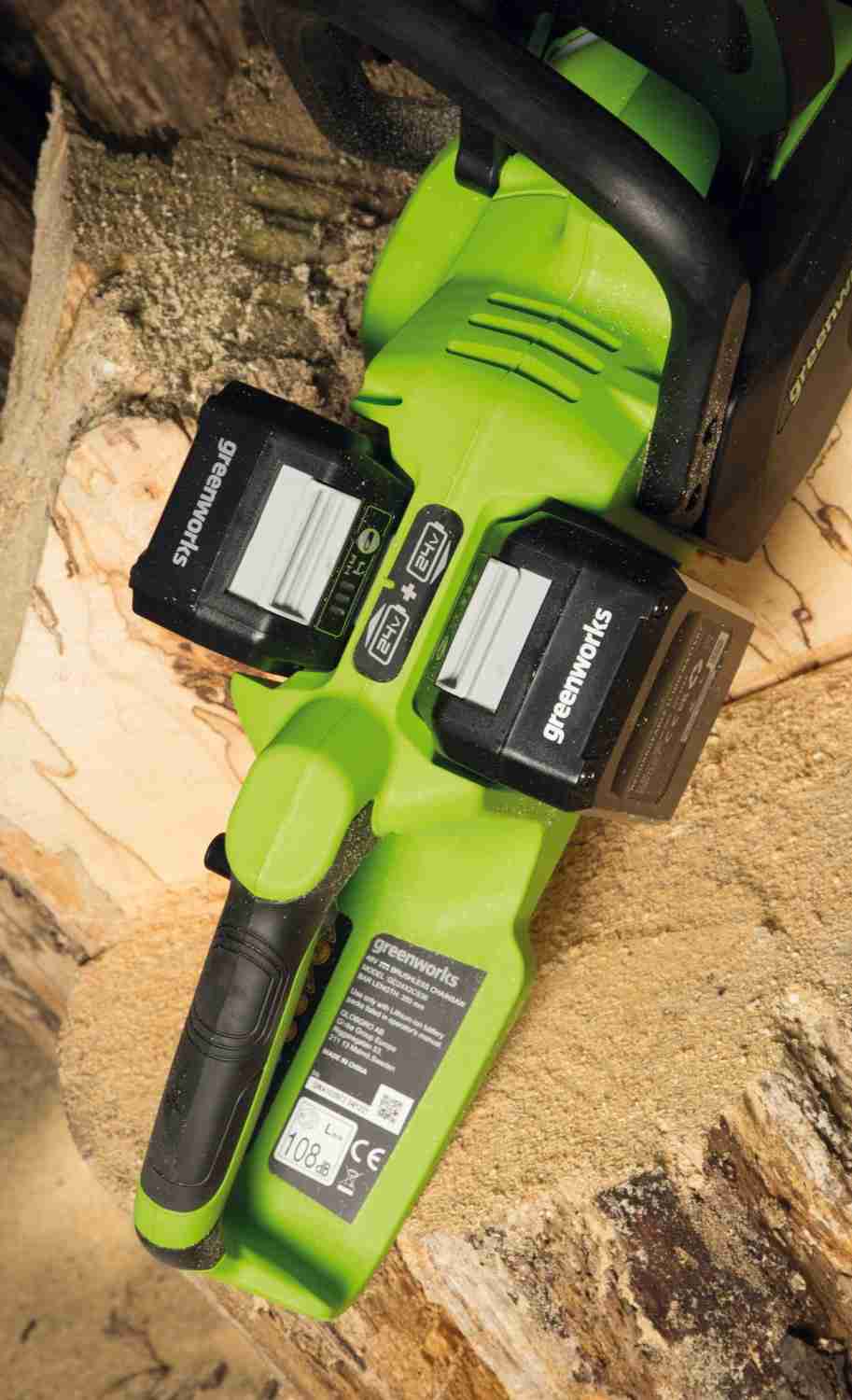 Kraftvolle Akku-Kettensäge: Greenworks Akku-Kettensäge GD24X2CS36 inkl. 2 Akkus und Ladegerät, Bild 3 Akku-Kettensägen Greenworks Akku-Kettensäge GD24X2CS36 inkl. 2 Akkus und Ladegerät im Test, Bild 3