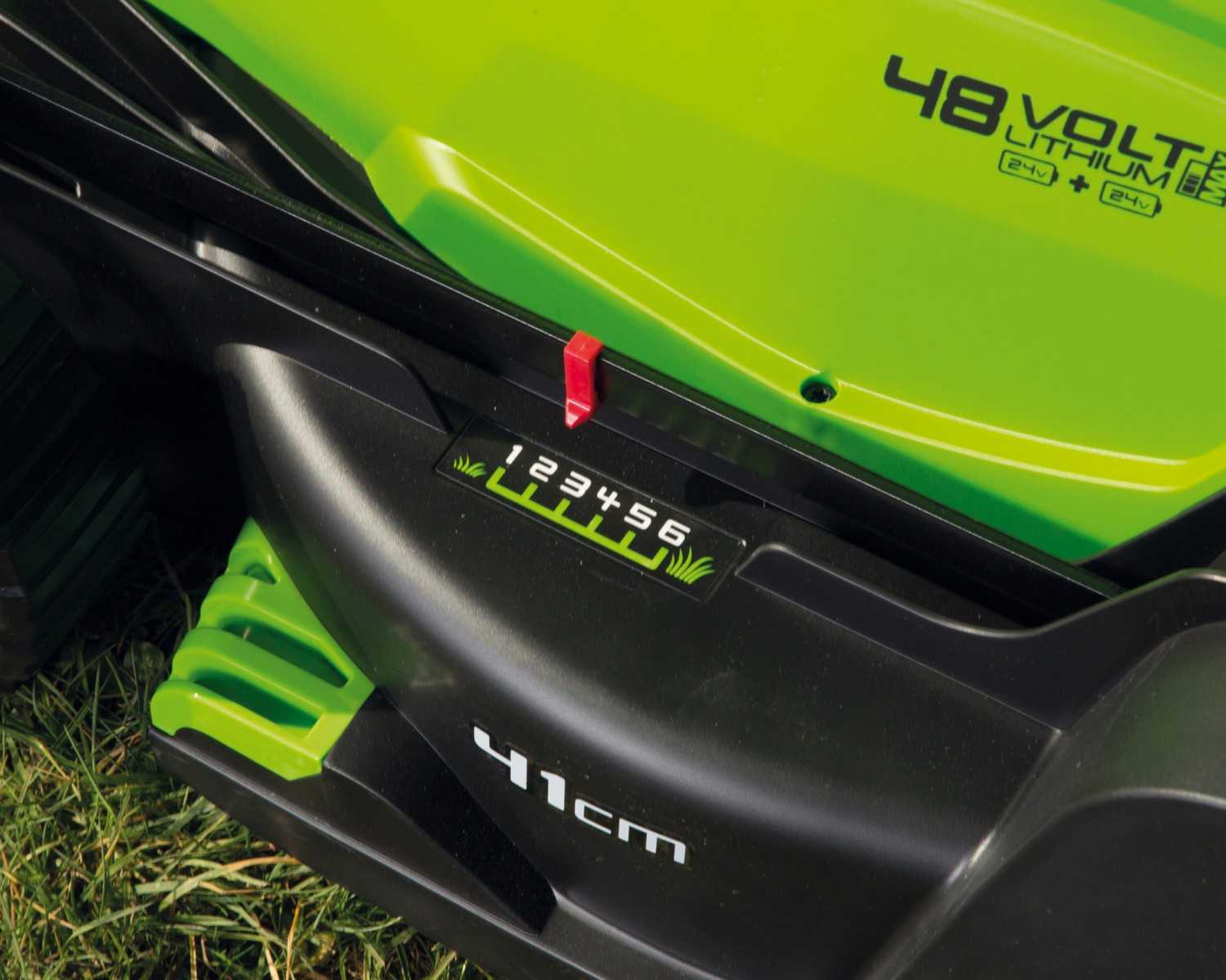 Kraftvoller Mäher: Greenworks Akku-Rasenmäher G24X2LM41 mit 2 x 4Ah Akkus, Bild 3 Handrasenmäher-Akku Greenworks Akku-Rasenmäher G24X2LM41 mit 2 x 4Ah Akkus im Test, Bild 3