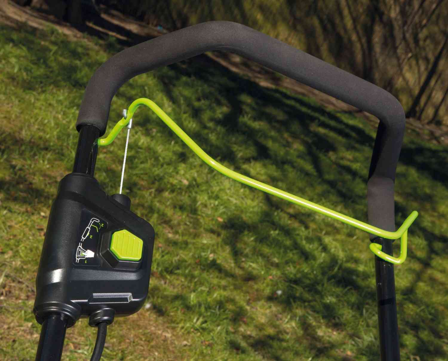 Kraftvoller Mäher: Greenworks Akku-Rasenmäher G24X2LM41 mit 2 x 4Ah Akkus, Bild 4 Handrasenmäher-Akku Greenworks Akku-Rasenmäher G24X2LM41 mit 2 x 4Ah Akkus im Test, Bild 4
