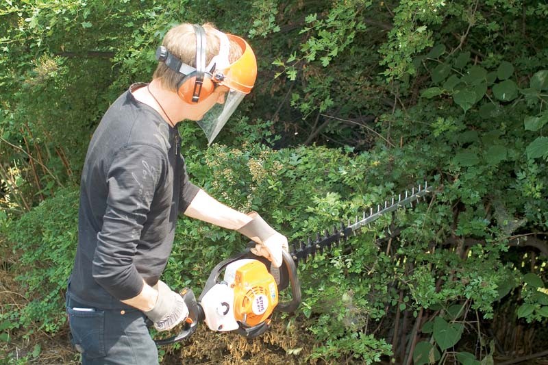 Heckenschreck: Stihl Heckenschere HS 81, Bild 4 Heckenscheren Stihl Heckenschere HS 81 im Test, Bild 4