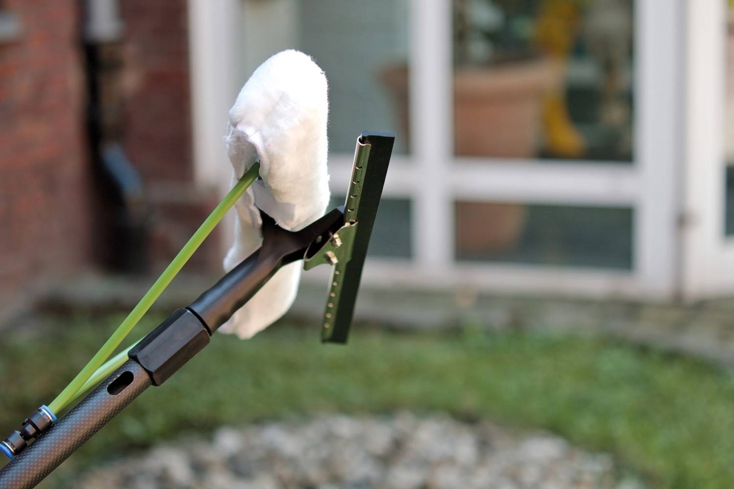 Schnell wieder sauber: High-clean Teleskopstange 3K Vollcarbon 5,4 m mit Fensterwischer, Bild 7 Rund ums Haus High-clean Teleskopstange 3K Vollcarbon 5,4 m mit Fensterwischer im Test, Bild 7