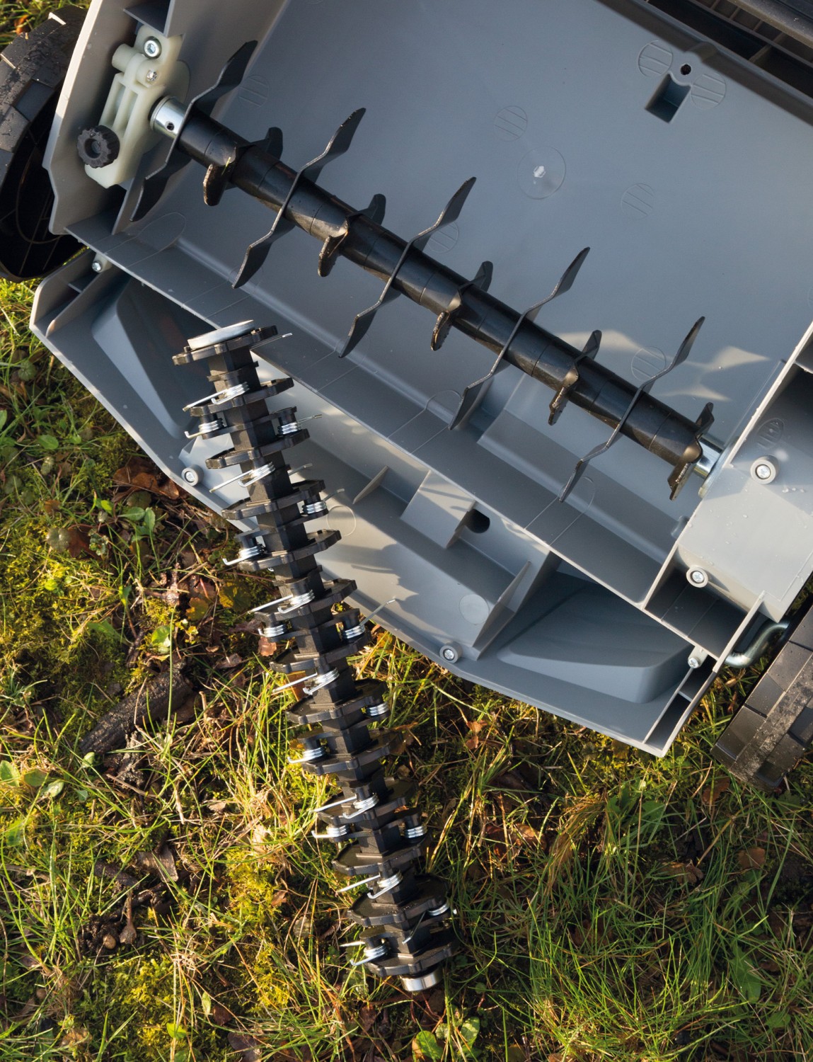 Vertikutierer-Elektro Ikra IEVL 2000 im Test, Bild 4