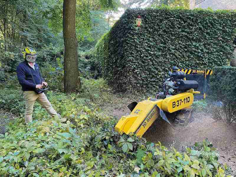 Gewerbliche Werkzeuge Jo Beau Baumstubbenfräse B37-110 RC im Test, Bild 4