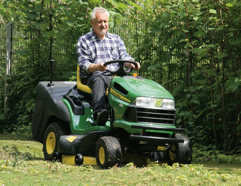 Rasenmäher Traktor mit Auffangkorb