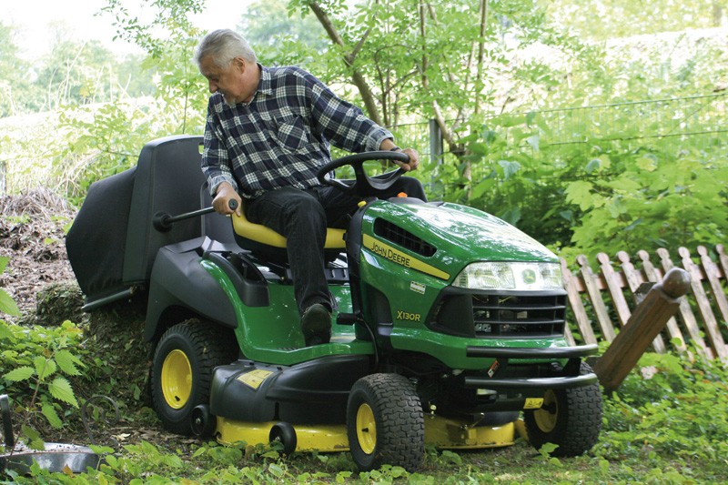 Aufsitzmäher John Deere Rasentraktor X 130 R im Test, Bild 5