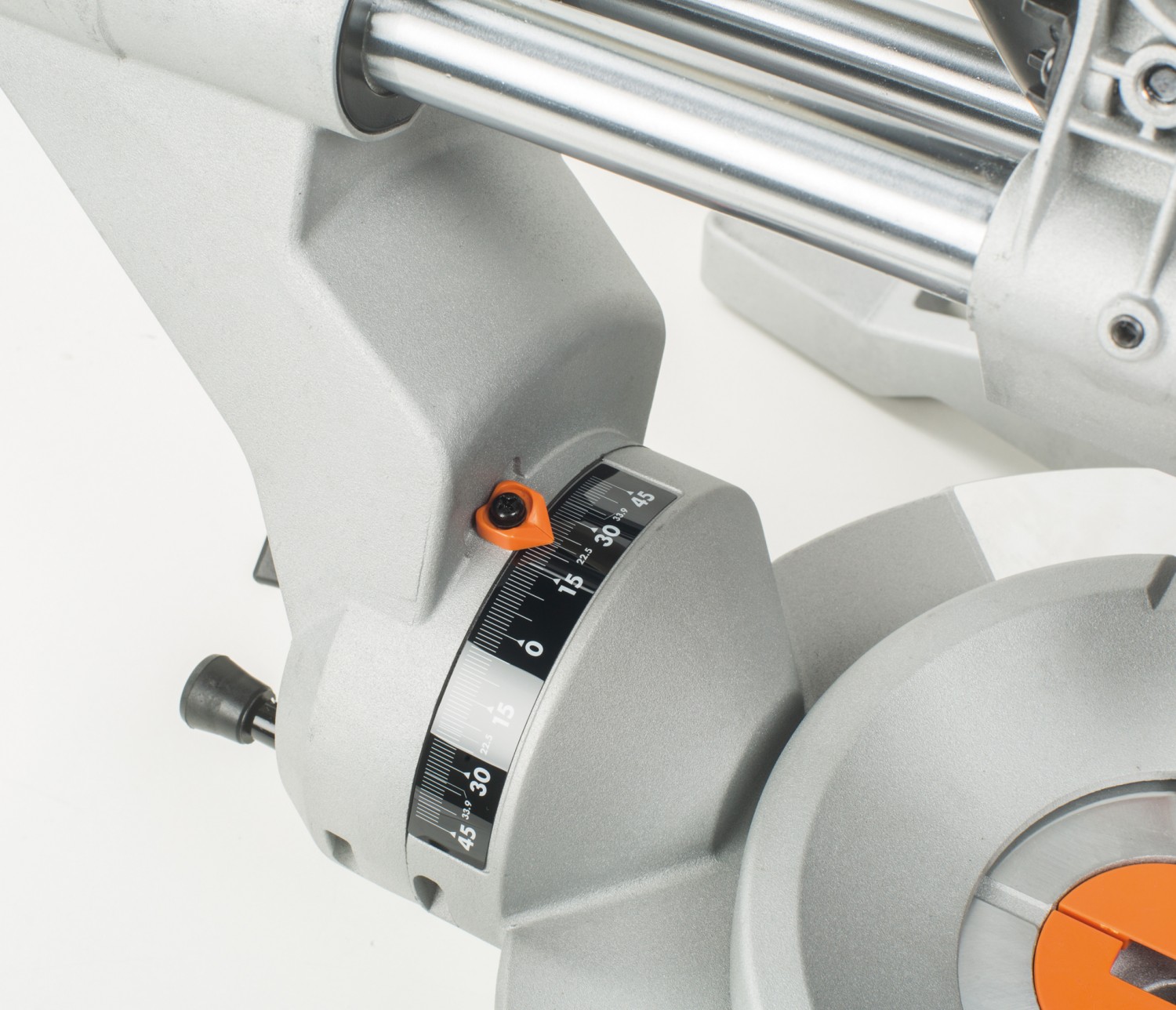 Mit doppelter Kraft: AEG BPS18-254BL, Bild 5 Kapp- und Gehrungssägen Akku AEG BPS18-254BL im Test, Bild 5