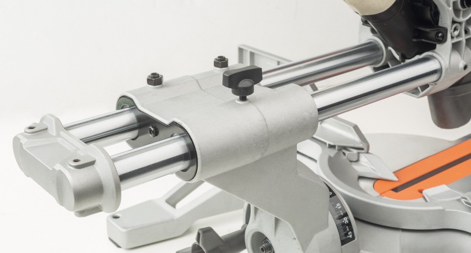 Mit doppelter Kraft: AEG BPS18-254BL, Bild 6 Kapp- und Gehrungssägen Akku AEG BPS18-254BL im Test, Bild 6