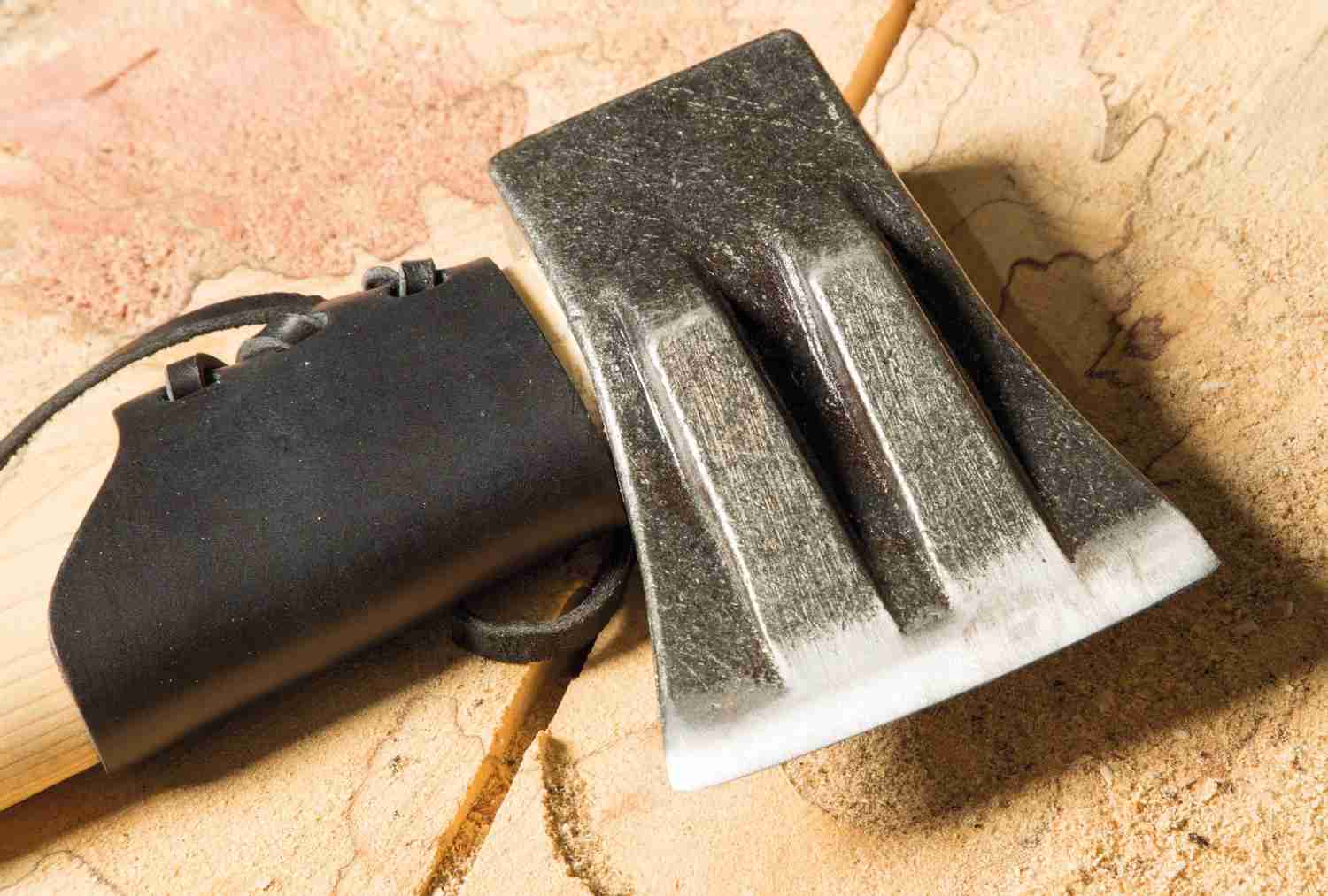 Sonstige Handwerkzeuge Krumpholz Doppelkeil-Spaltaxt mit Kuhfuss- Hickory-Stiel und Lederschneidenund Stielschutz, Art.Nr. 0378 im Test, Bild 2