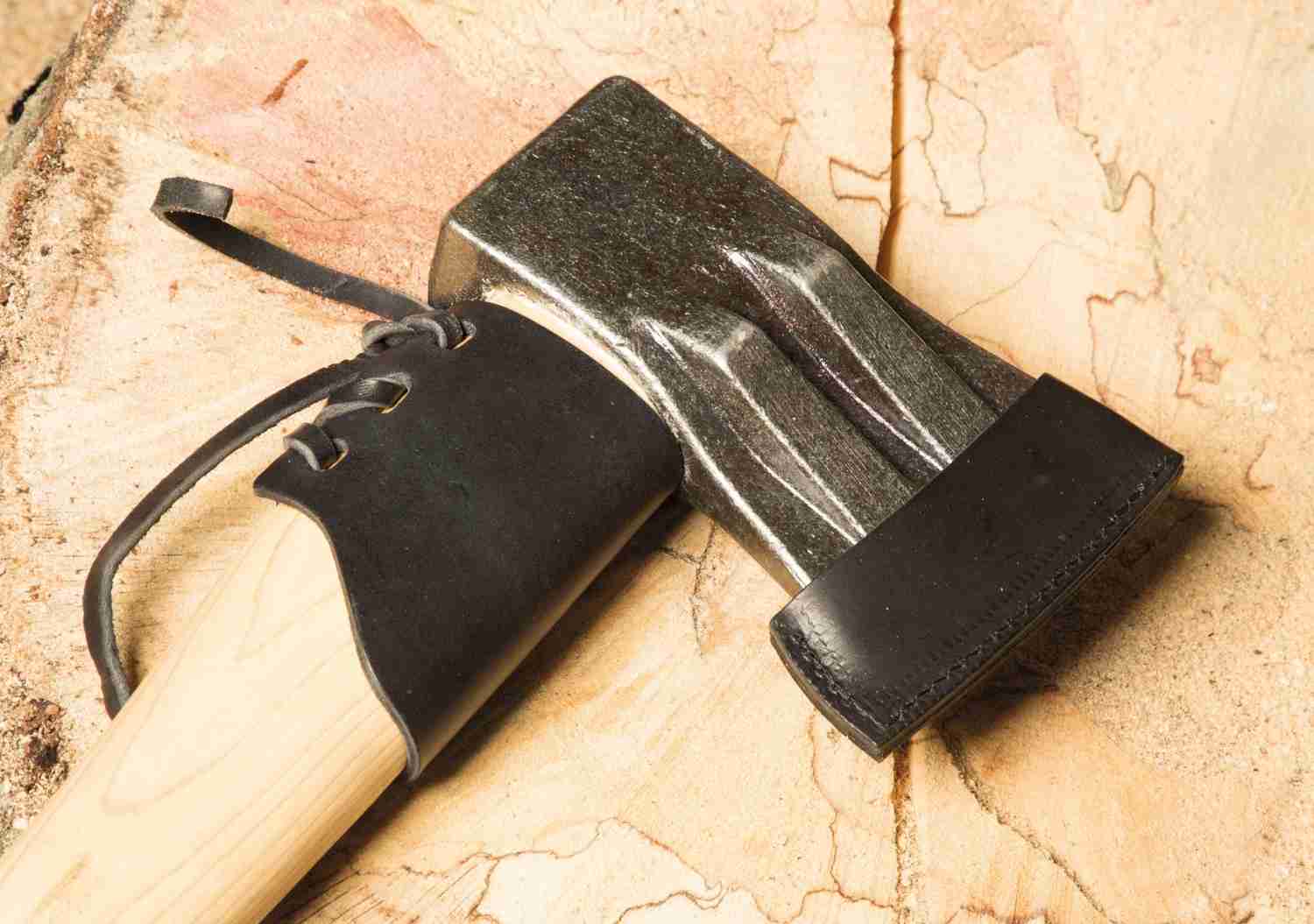 Sonstige Handwerkzeuge Krumpholz Doppelkeil-Spaltaxt mit Kuhfuss- Hickory-Stiel und Lederschneidenund Stielschutz, Art.Nr. 0378 im Test, Bild 3