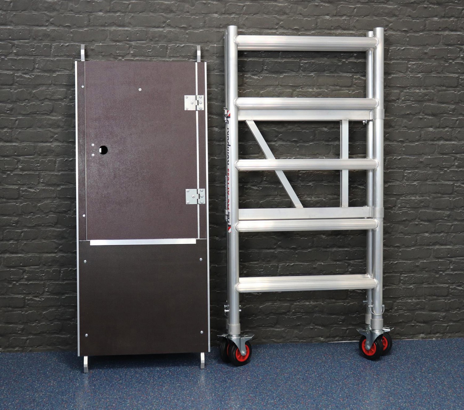 Bis zur Decke: AC Steigtechnik Aluminium-Zimmerfahrgerüst Kompakt S, Bild 5 Leitern AC Steigtechnik Aluminium-Zimmerfahrgerüst Kompakt S im Test, Bild 5