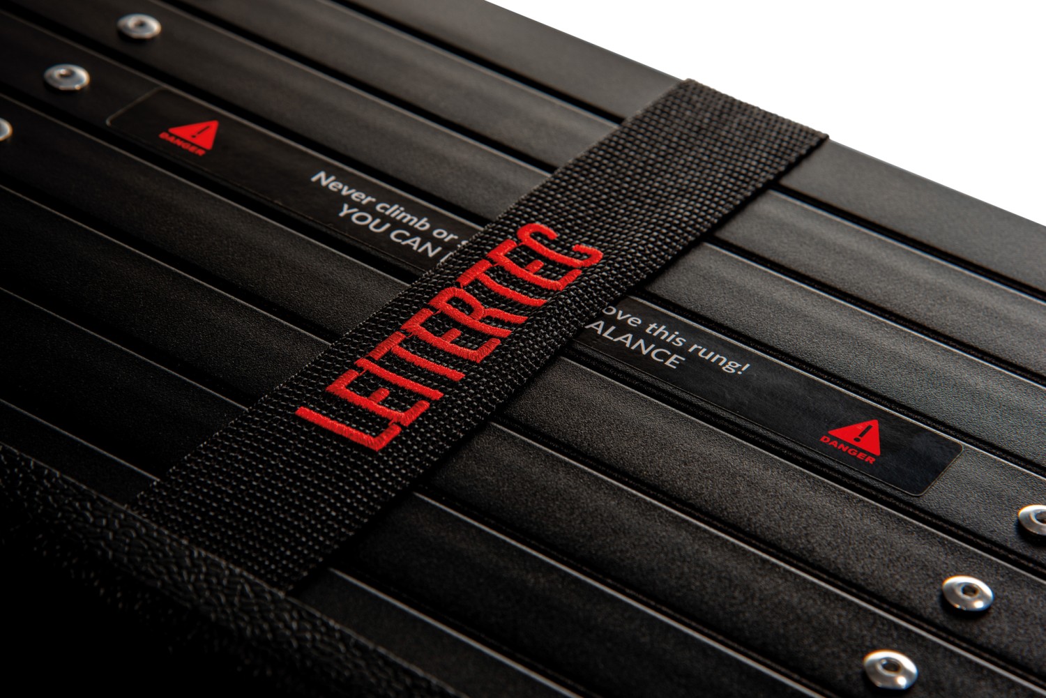 Hoch hinaus und doch kompakt: Leitertec Teleskopleiter-Set, Bild 3 Leitern Leitertec Teleskopleiter-Set im Test, Bild 3