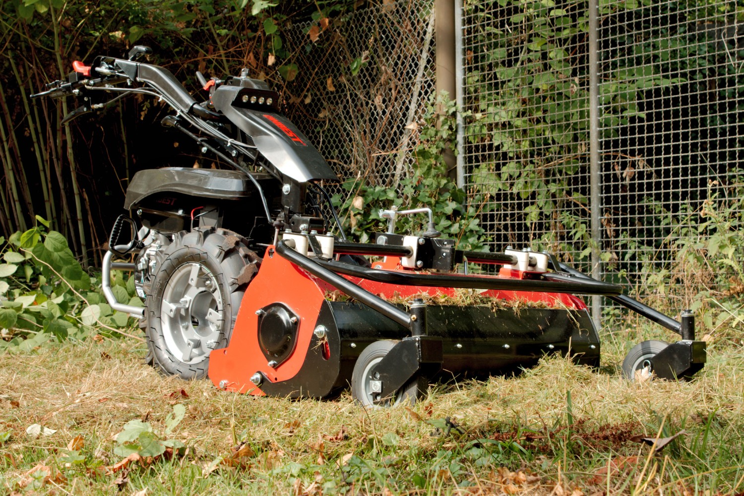 Rund ums Haus Onbest Motorger&auml;tetr&auml;ger MEC700, Onbest Umkehrfr&auml;se SBT60, Onbest Schlegelmulcher FM100, Onbest Kreiselegge mit Gitterwalze RH75 im Test , Bild 2