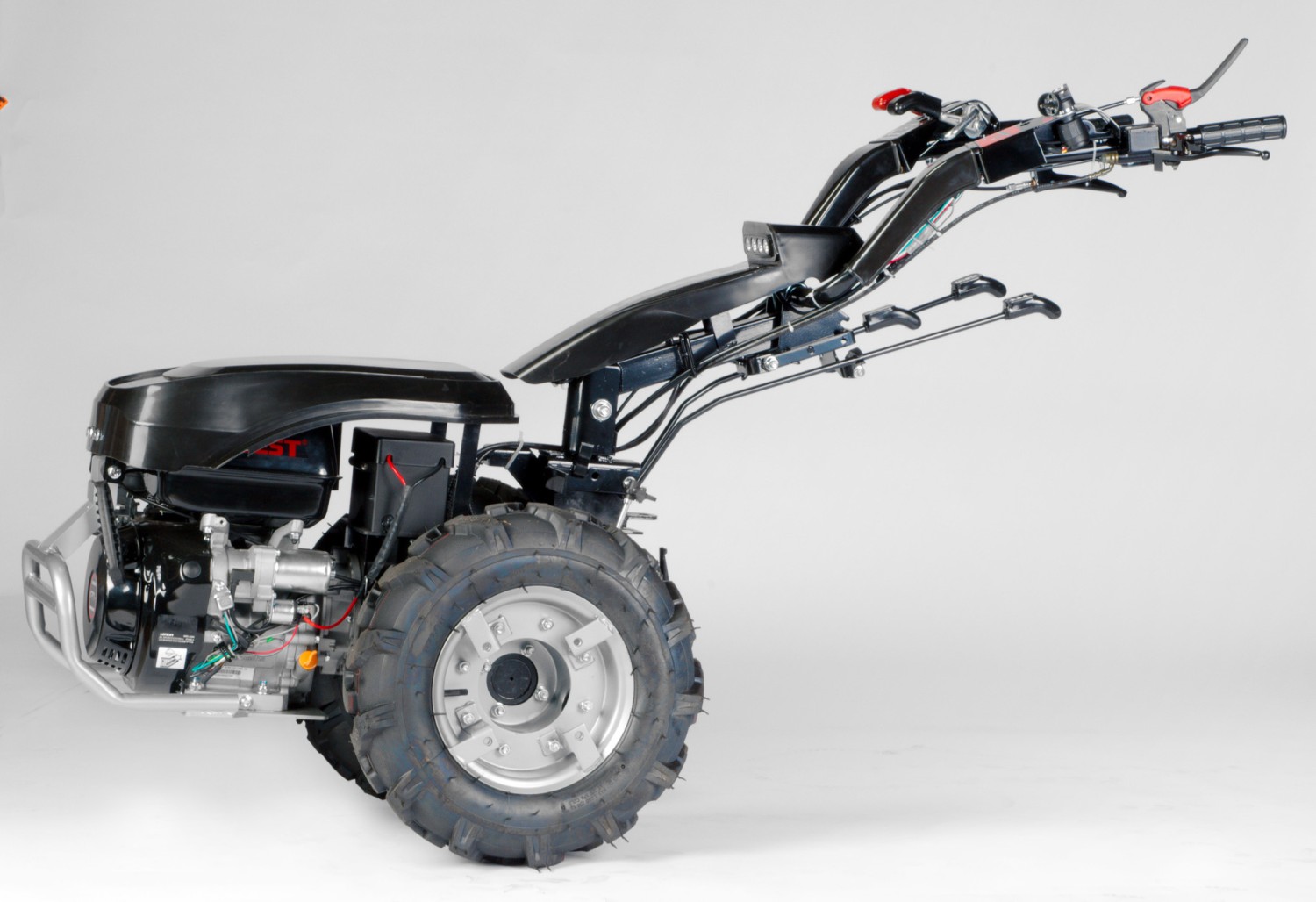 Rund ums Haus Onbest Motorger&auml;tetr&auml;ger MEC700, Onbest Umkehrfr&auml;se SBT60, Onbest Schlegelmulcher FM100, Onbest Kreiselegge mit Gitterwalze RH75 im Test , Bild 3