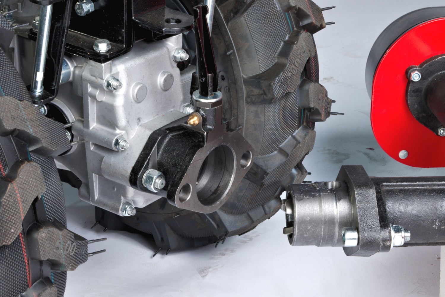Rund ums Haus Onbest Motorger&auml;tetr&auml;ger MEC700, Onbest Umkehrfr&auml;se SBT60, Onbest Schlegelmulcher FM100, Onbest Kreiselegge mit Gitterwalze RH75 im Test , Bild 12