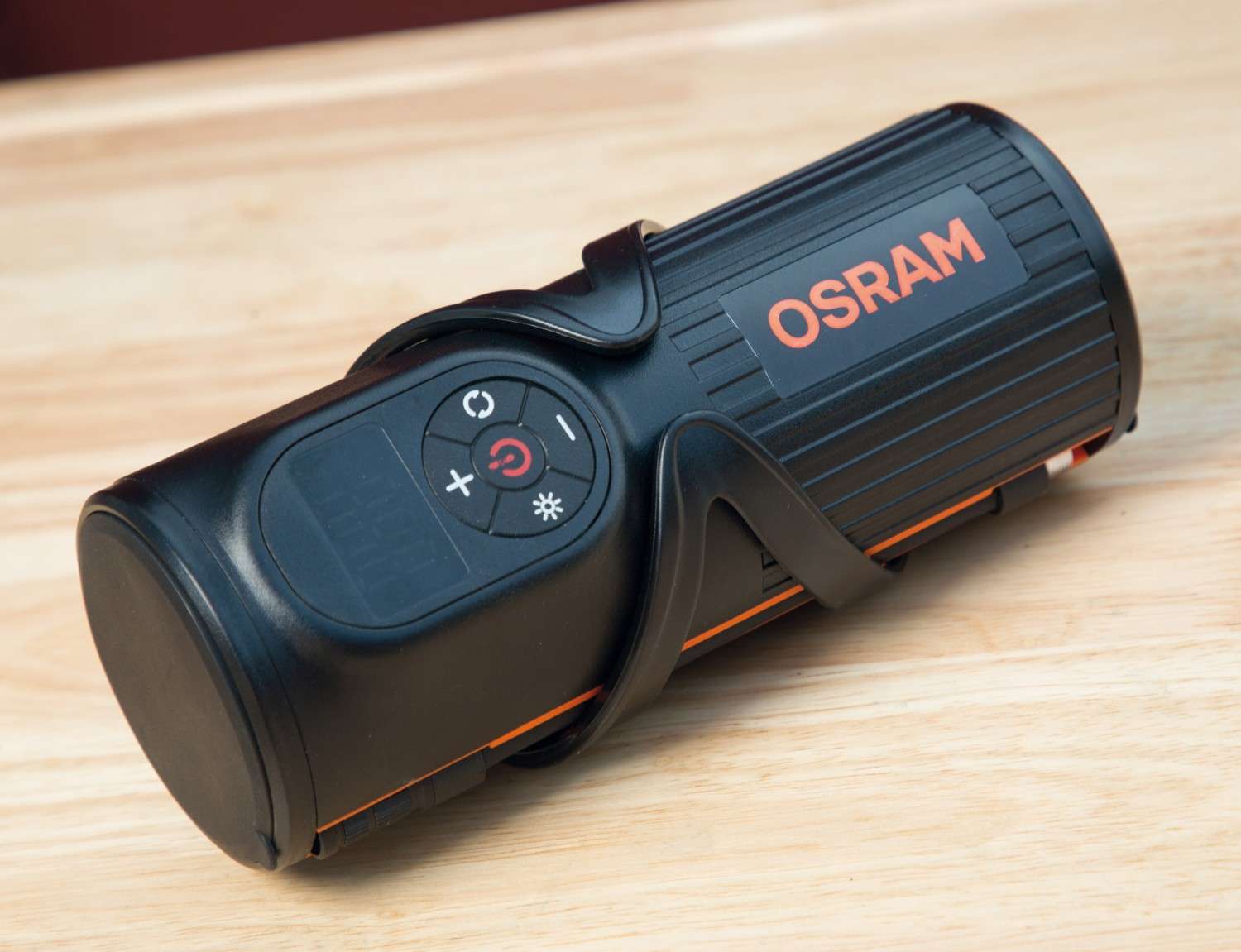 Osram OTIR 2000, Bild 2 Akkuluftpumpe Osram OTIR 2000 im Test, Bild 2