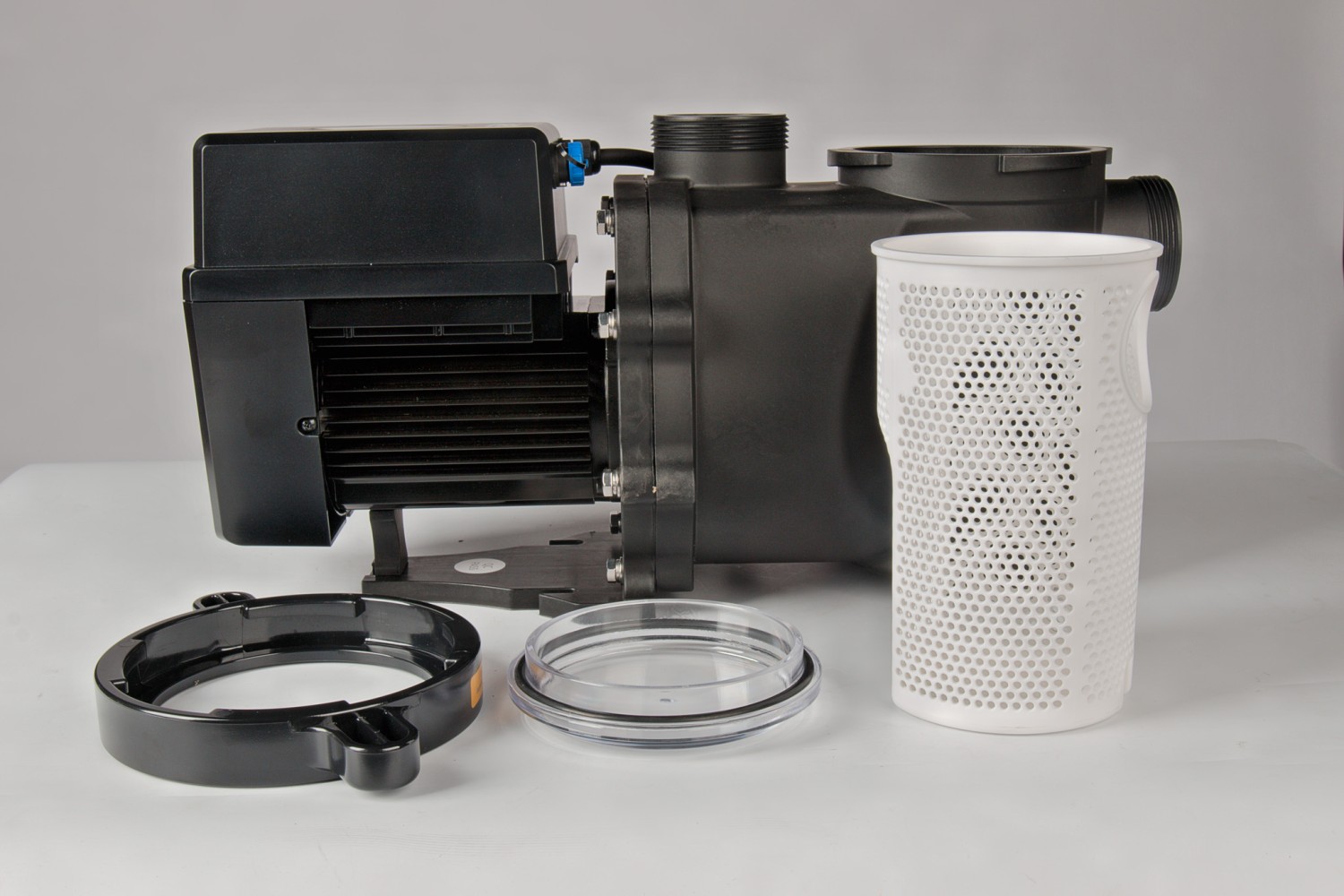 Leise umgewälzt: Pool-Systems Inverter Umwälzpumpe APS-1400pro, Bild 2 Pool Zubehör Pool-Systems Inverter Umwälzpumpe APS-1400pro im Test, Bild 2