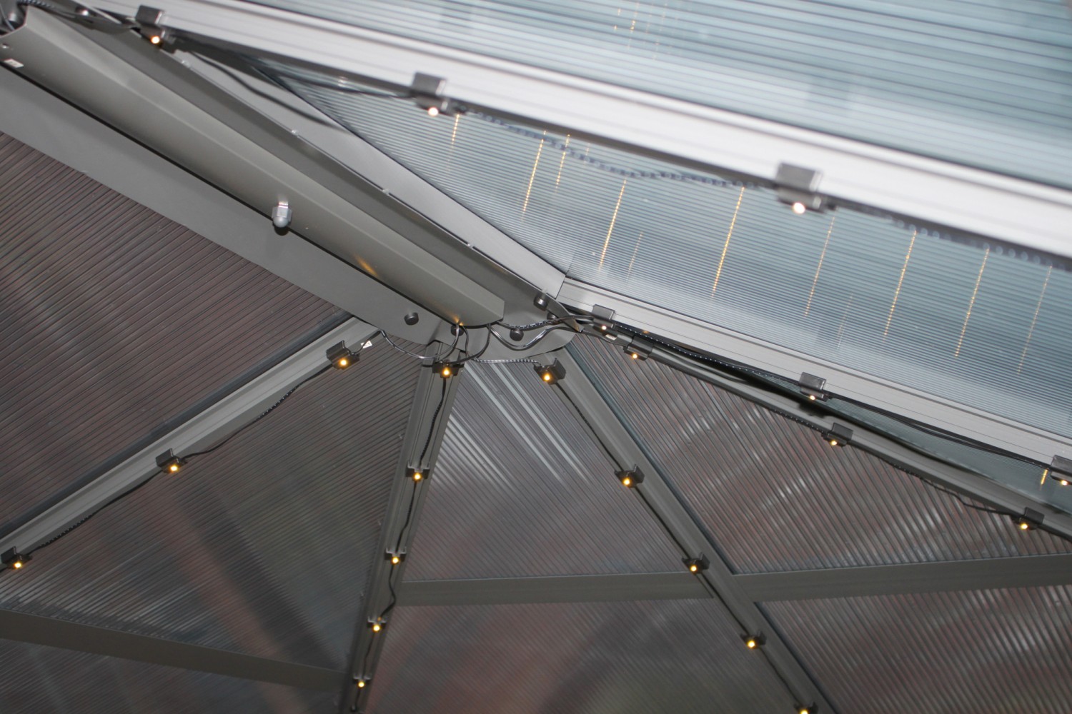Rund ums Haus Brast Alu-Pavillon „Premium“ Summerdream 3 x 4 m grau inkl. LEDs im Test, Bild 13