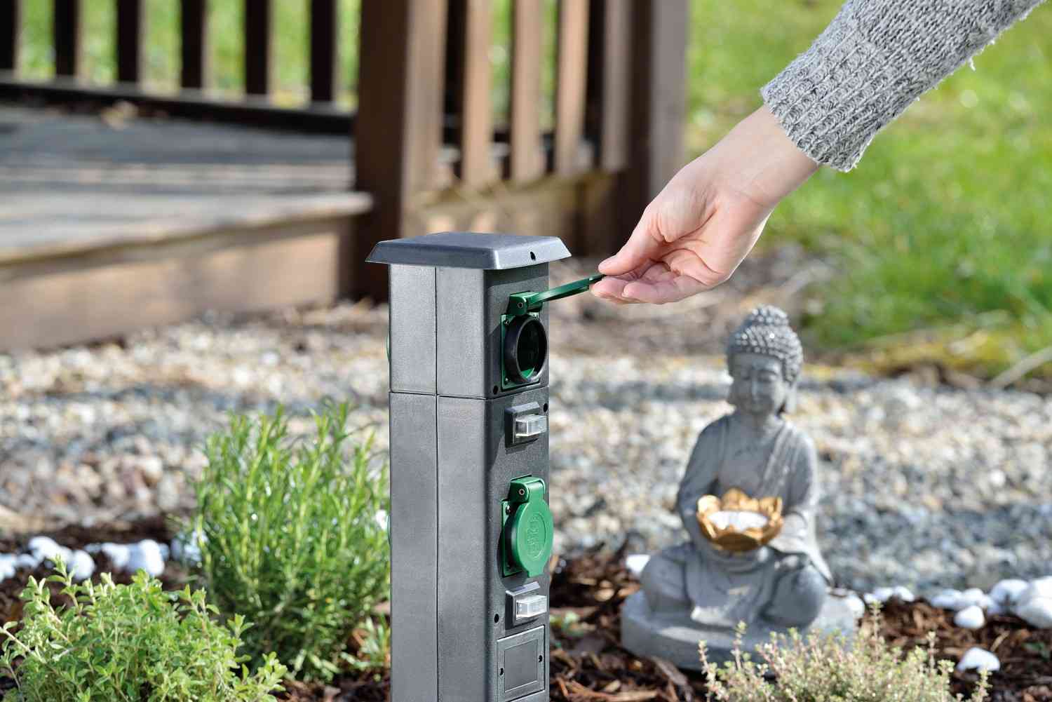 Royal Gardineer 4fachSteckdosenSäule für den Garten (NX7336)