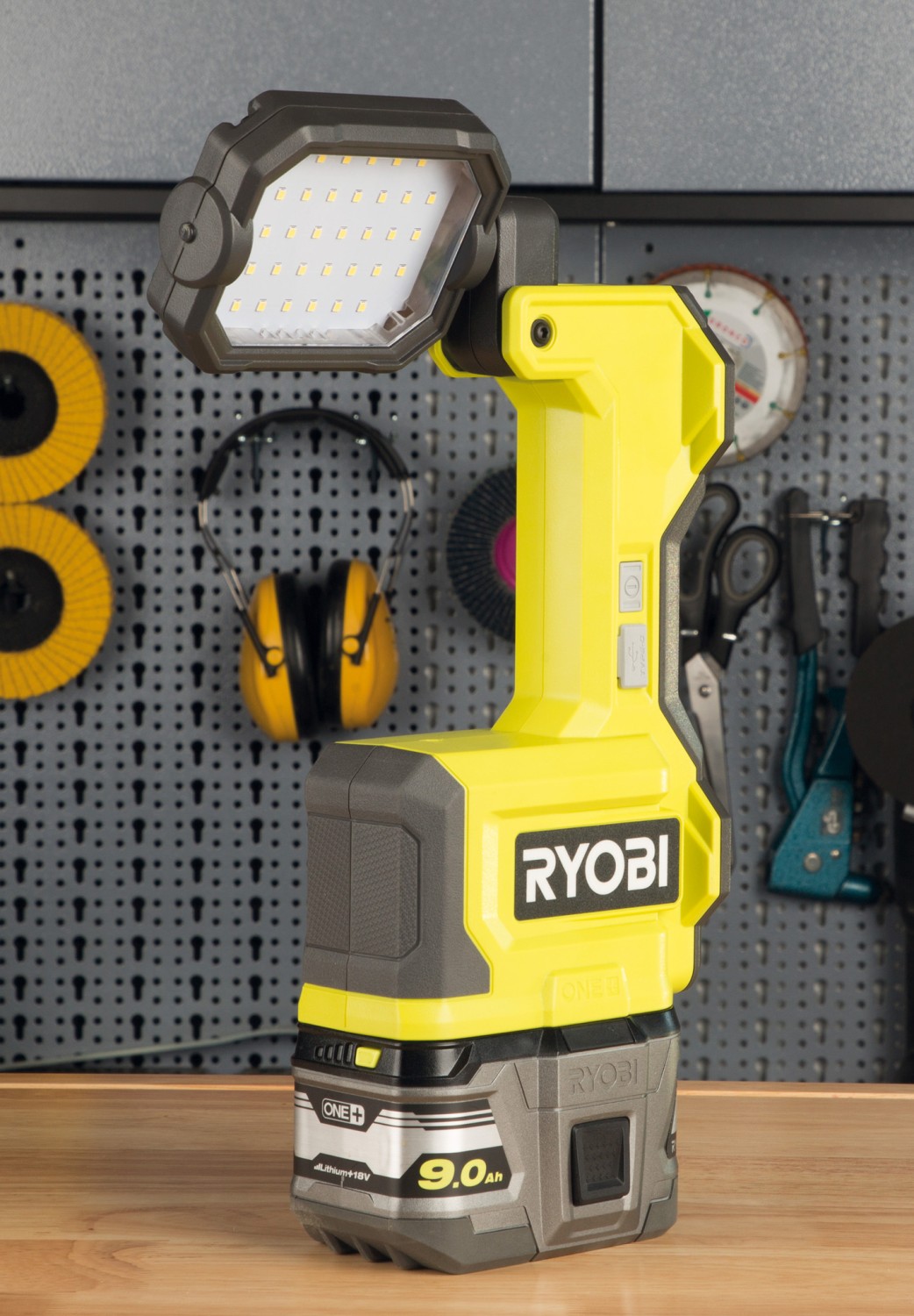 Beleuchtung Ryobi ONE+ Akku-Arbeitsleuchte R18ALF, Ryobi ONE+ Akku-Arbeitsleuchte RLP18, Ryobi ONE+ Akku-Arbeitsleuchte RMTL18 im Test , Bild 4