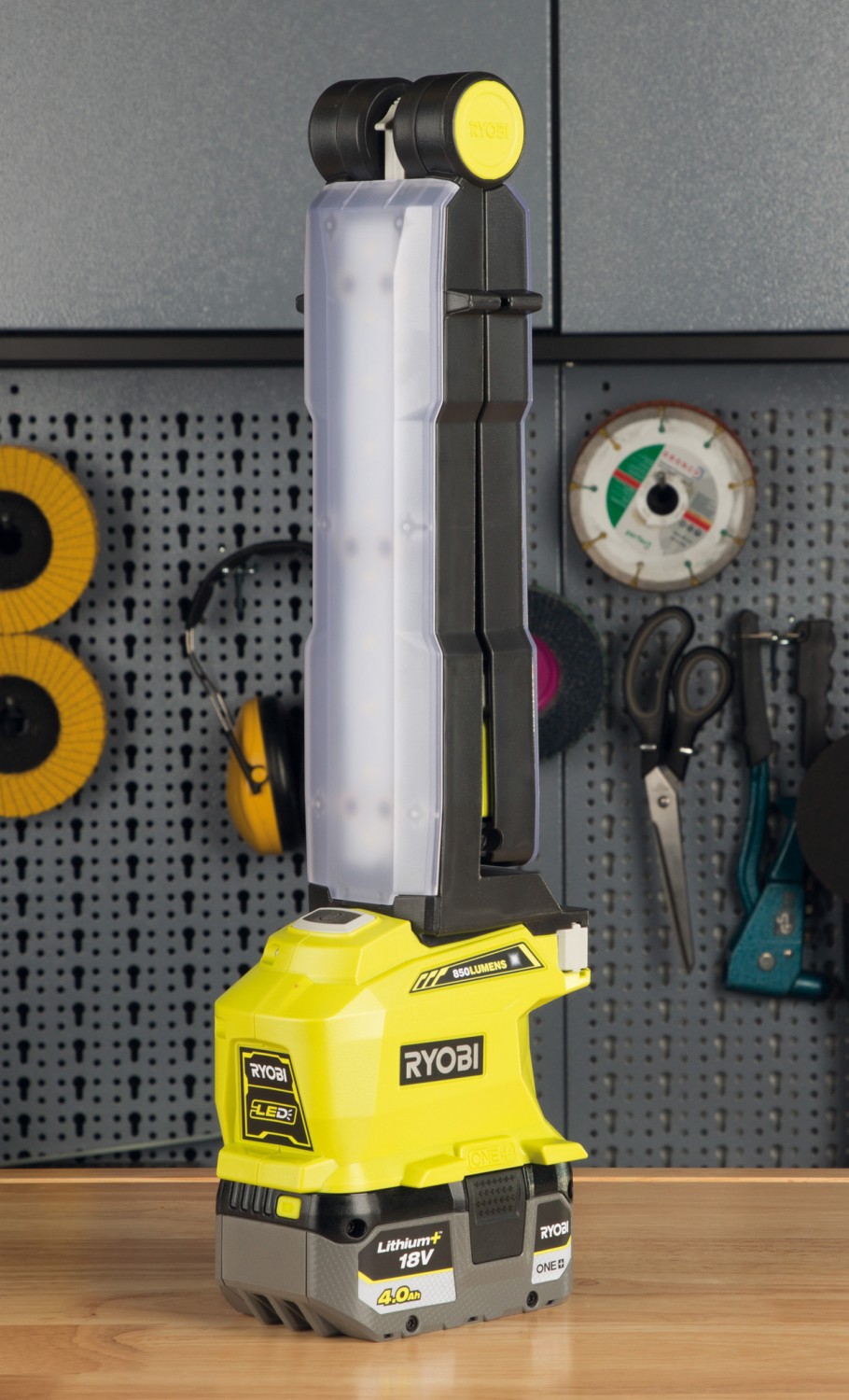 Beleuchtung Ryobi ONE+ Akku-Arbeitsleuchte R18ALF, Ryobi ONE+ Akku-Arbeitsleuchte RLP18, Ryobi ONE+ Akku-Arbeitsleuchte RMTL18 im Test , Bild 6