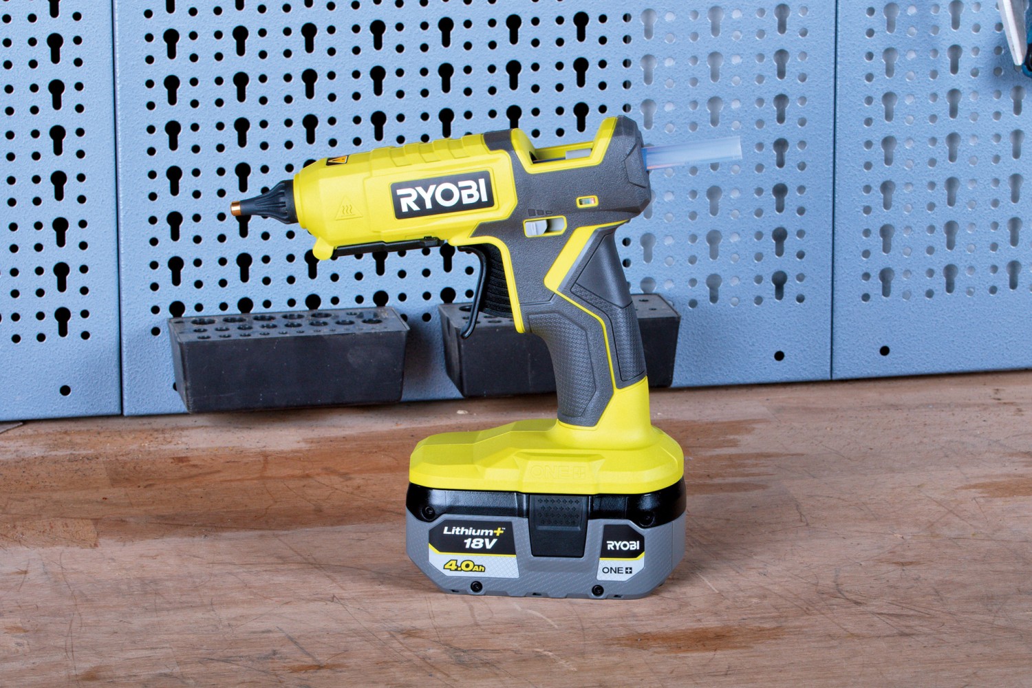 Universell einsetzbar: Ryobi ONE+ Akku-Heißklebepistole RGL18, Bild 4 Heissklebe-Pistolen Ryobi ONE+ Akku-Heißklebepistole RGL18 im Test, Bild 4