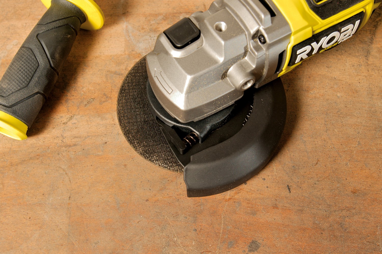 Immer wieder erstaunlich: Ryobi RAG18X125, Bild 5 Sonstige Elektrowerkzeuge Akku Ryobi RAG18X125 im Test, Bild 5